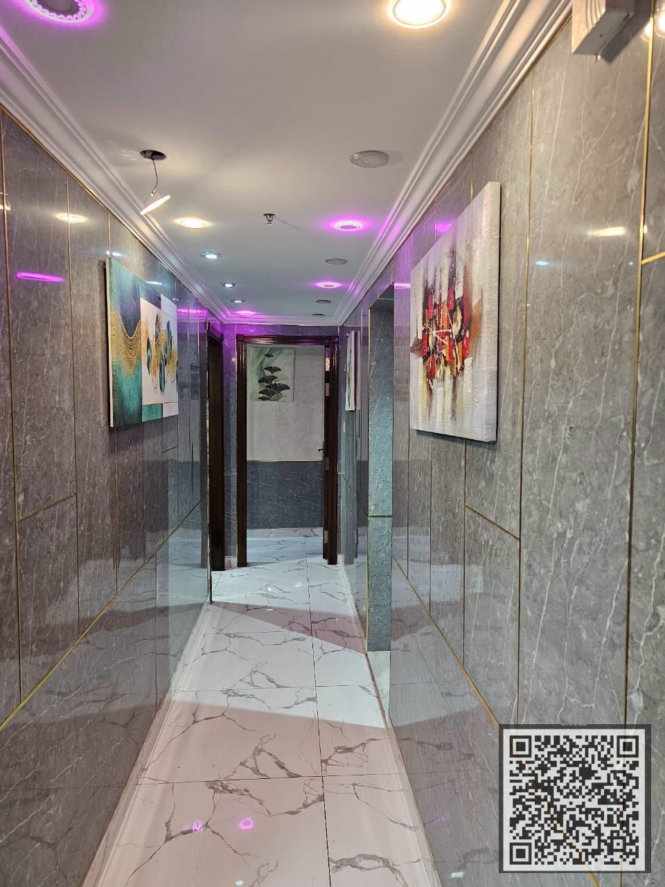LUXURY FULLY FURNISHED 3 BEDROOM HALL MODIFIED 2 BHK WITH PARKING | CREEK VIEW IN OASIS TOWER