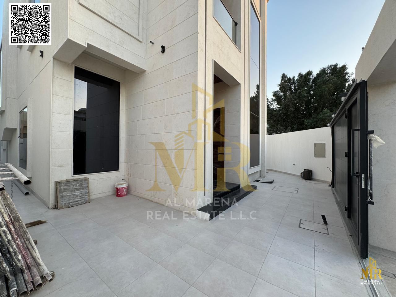 For sale, a corner villa, personalized finishing, excellent location, freehold for all nationalities, freehold