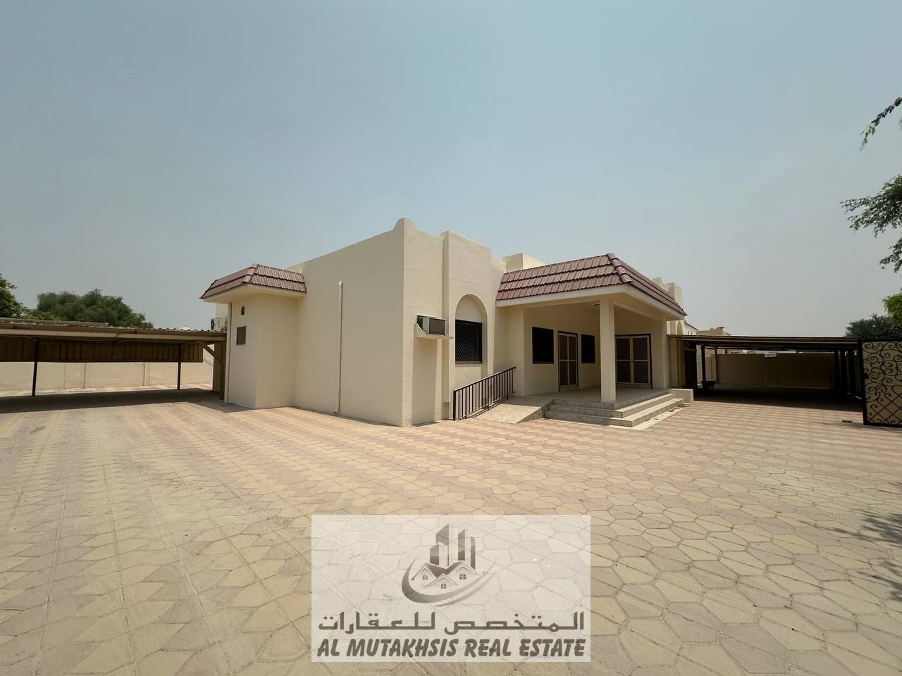 For sale a 5-room corner house in Al Yash directly behind the mosque with an area of 12,000 sqft