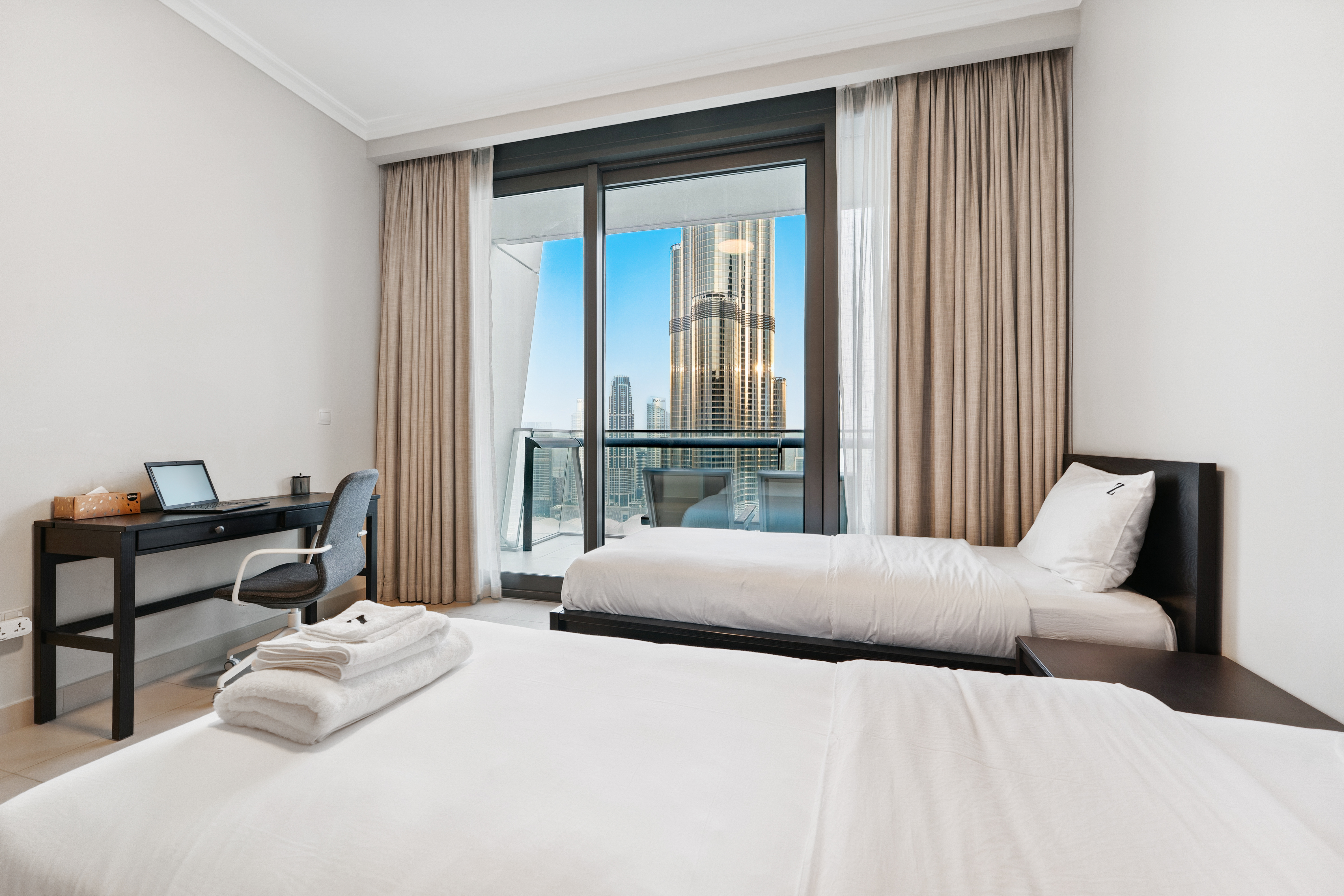 Family abode 3BR apartment with Burj View