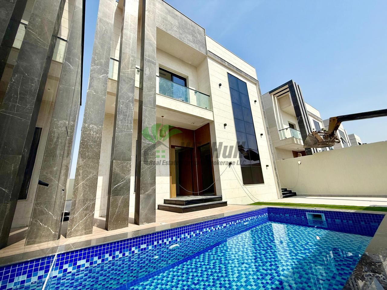 4-bedroom corner villa with a roofand swimming pool- freehold
