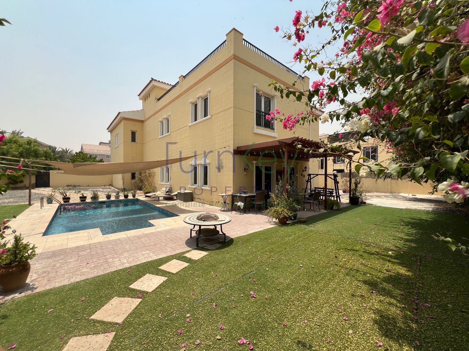 Huge Plot | Vacant | 5 Bed + Pool | Perfect for renovation