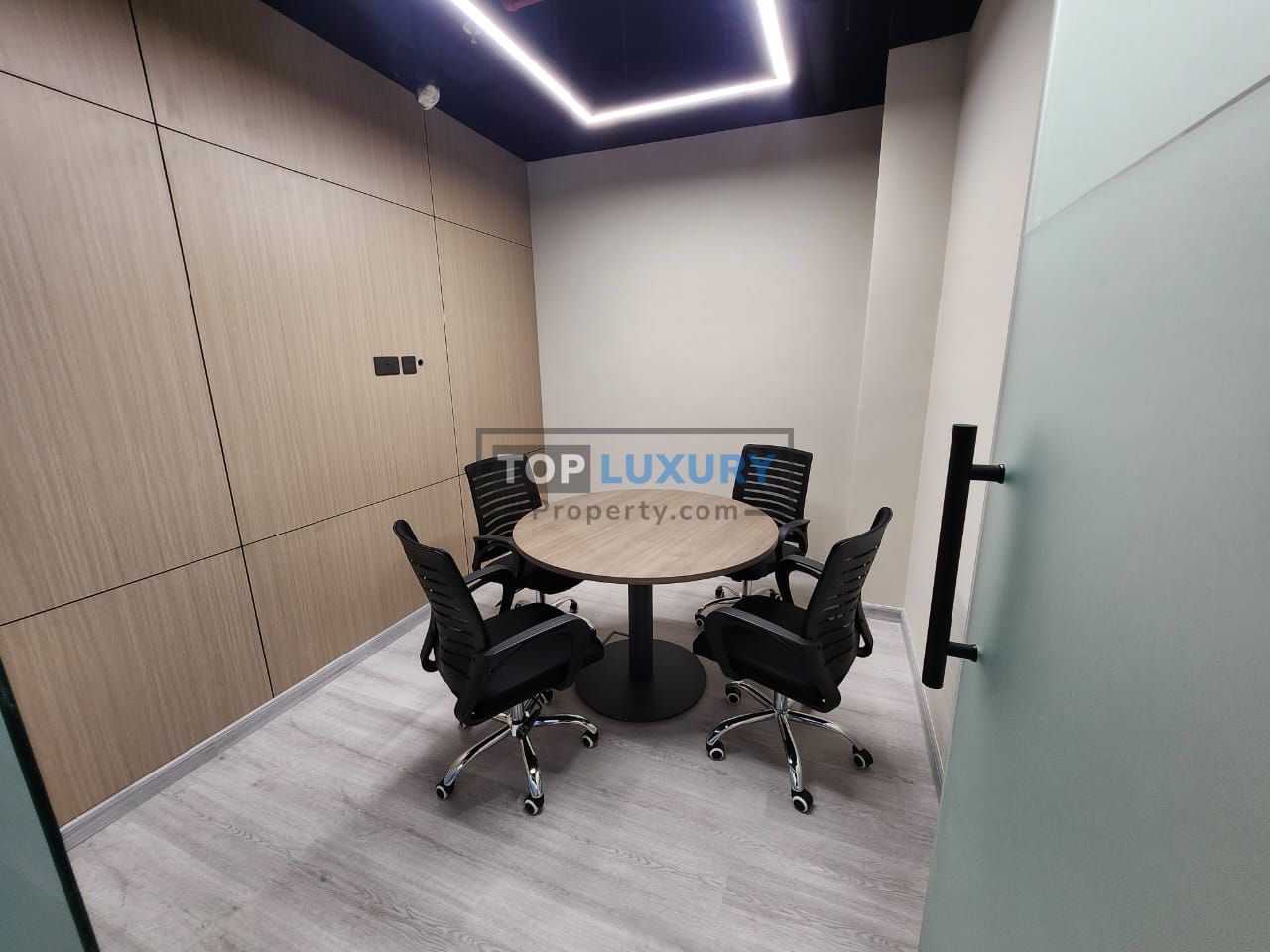 NEWLY RENOVATED | FULL FLOOR AVAILABLE | VACANT OFFICE