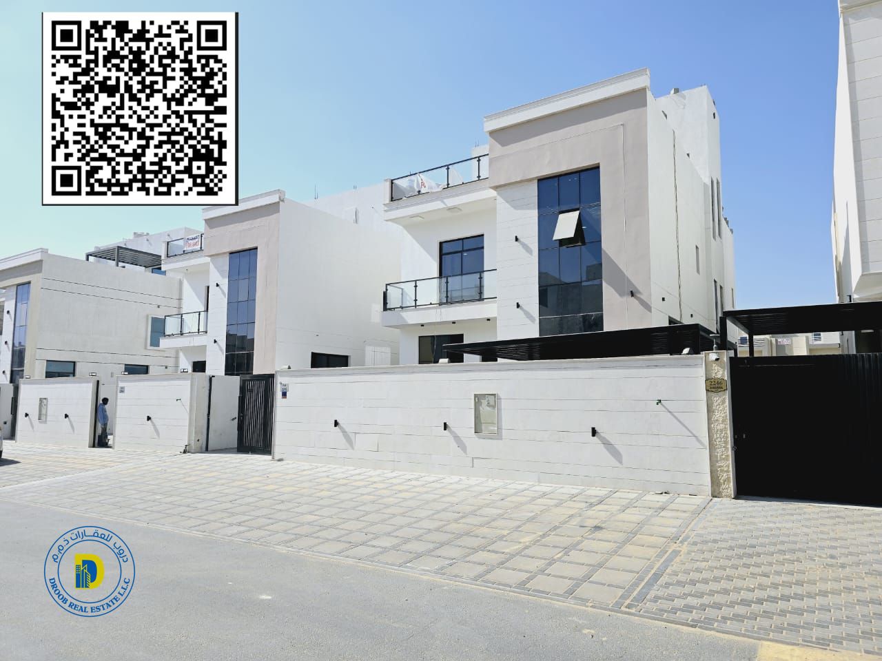 For sale, a villa with 6 rooms, a roof, and a courtyard with a sitting area, a large plot of land in the Al-Helio 2 area