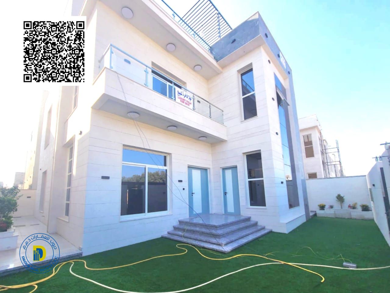 For sale in Al-Haliou 2, a modern villa with 5 rooms and a roof terrace, on a main street. Price includes air conditioning.