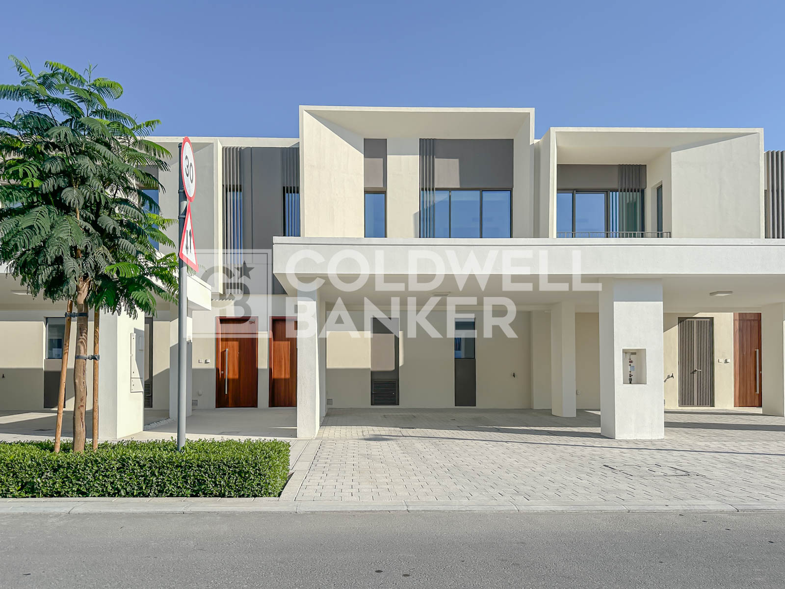 Corner Kitchen | Single Row | Close to Pool