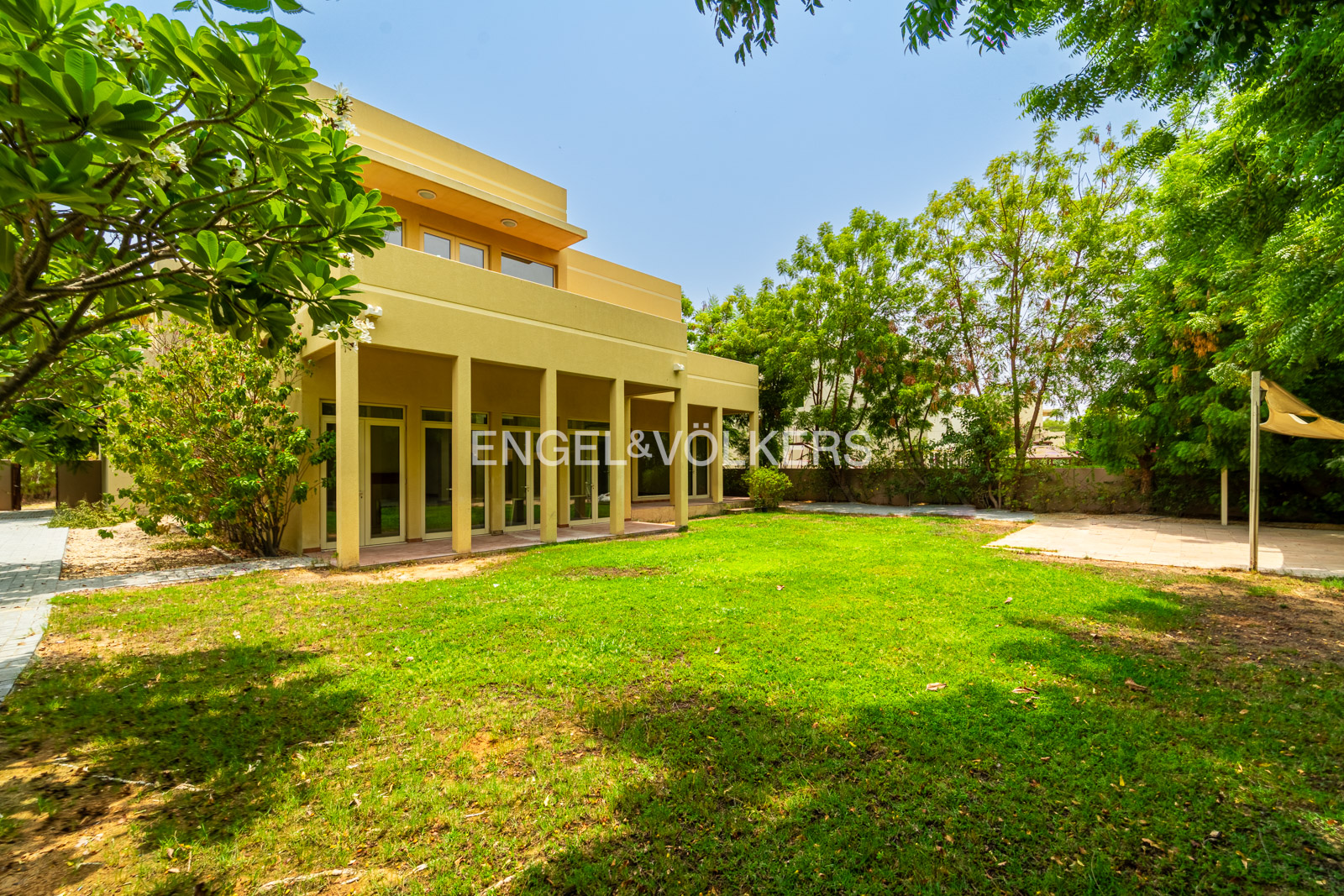 Vacant | Huge Plot | Pool | Upgraded
