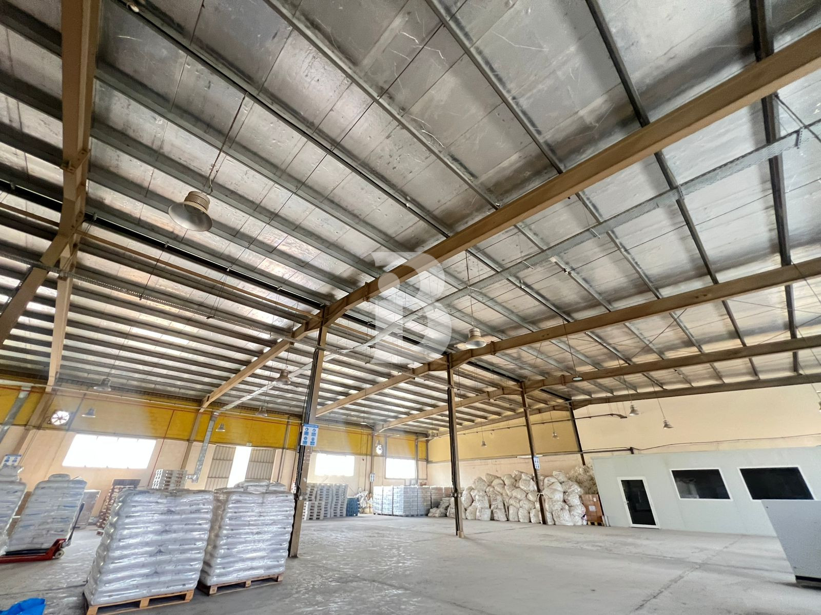 200 KW Power 10956 Sqft Warehouse in DIC