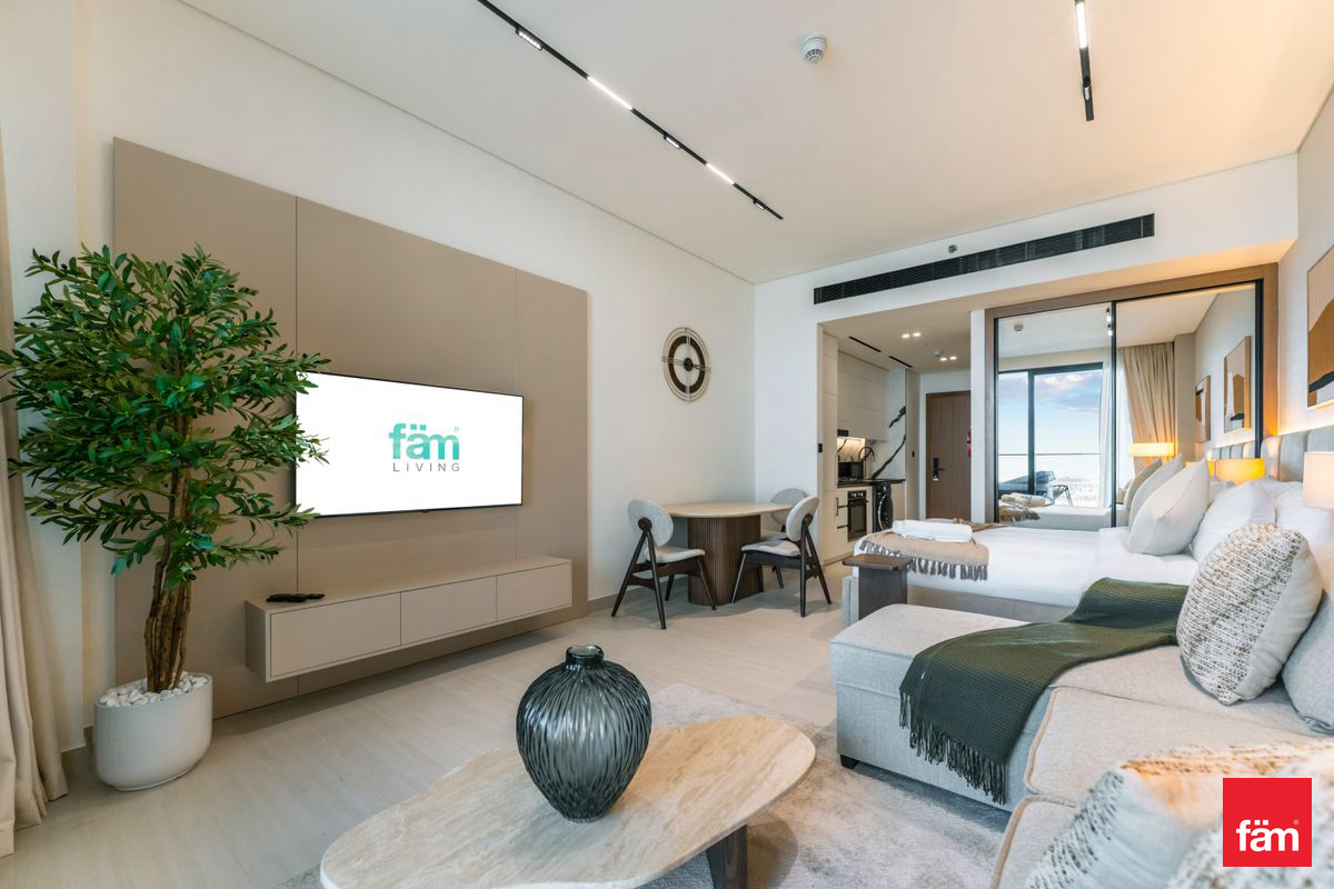 Luxury Studio | Private Jacuzzi | Canal View
