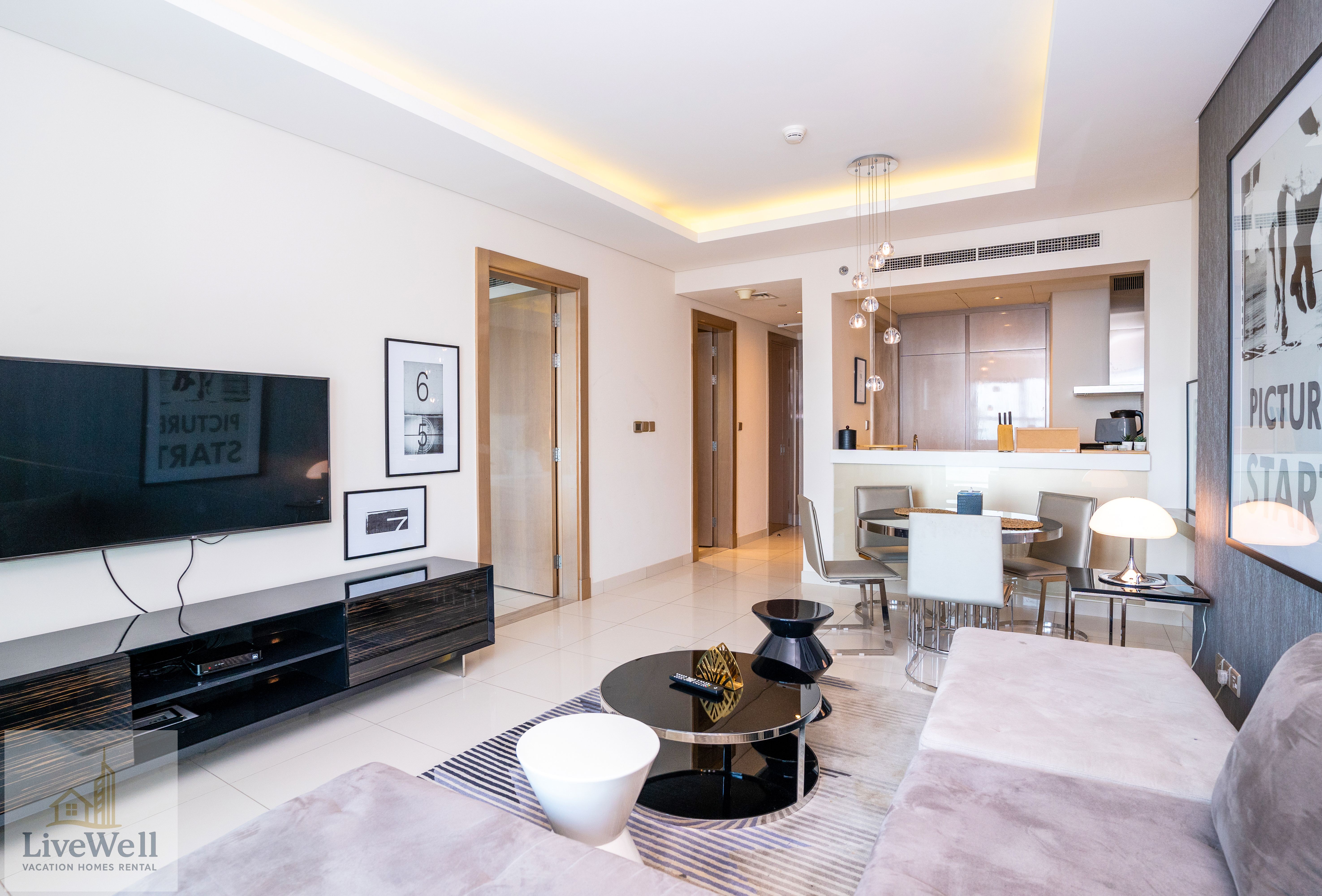 Hollywood Style Spacious 1 Bedroom Apartments. Paramount Towers
