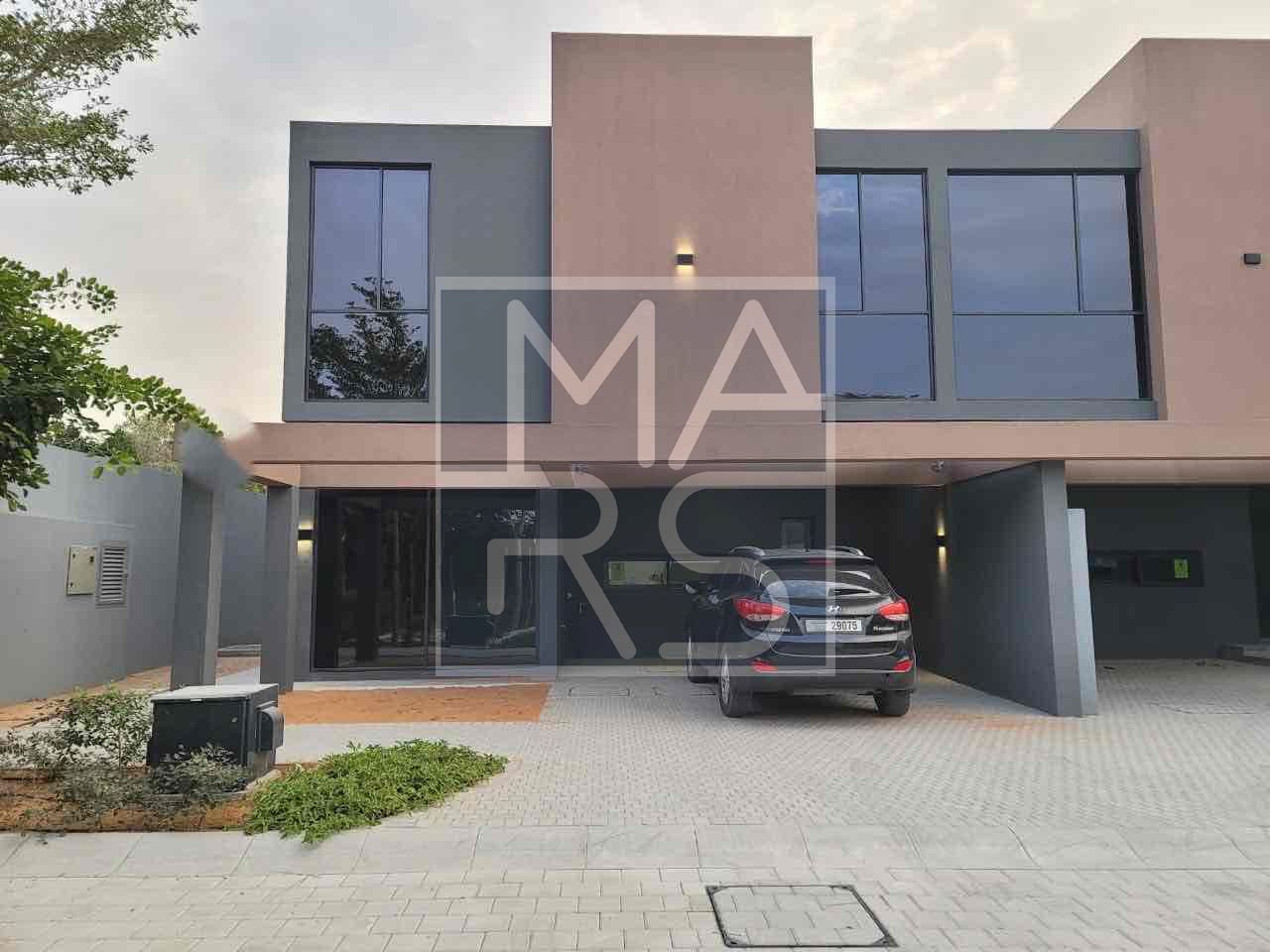 Luxurious// With Majlis // Ready to move
