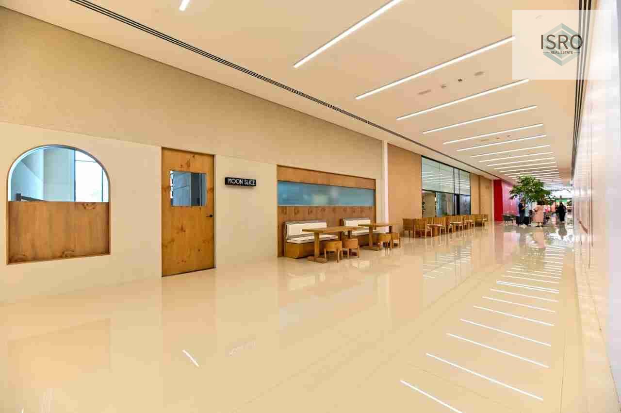Luxurious and spacious 3bhk with maid room