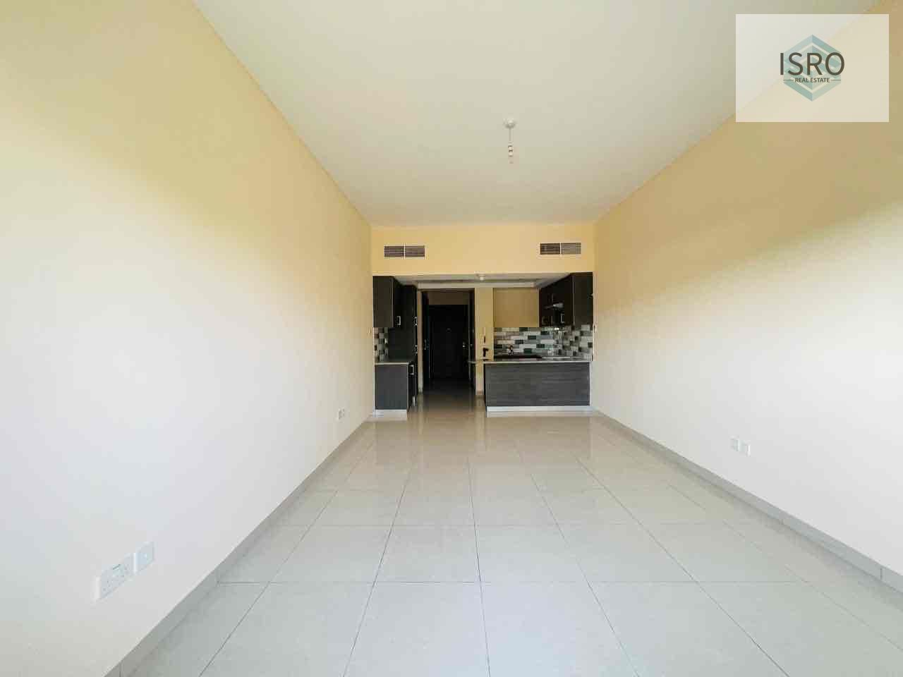 READY TO MOVE LARGE SIZE STUDIO WITH BIG KITCHEN WALKING DISTANCES TO CITY CENTER