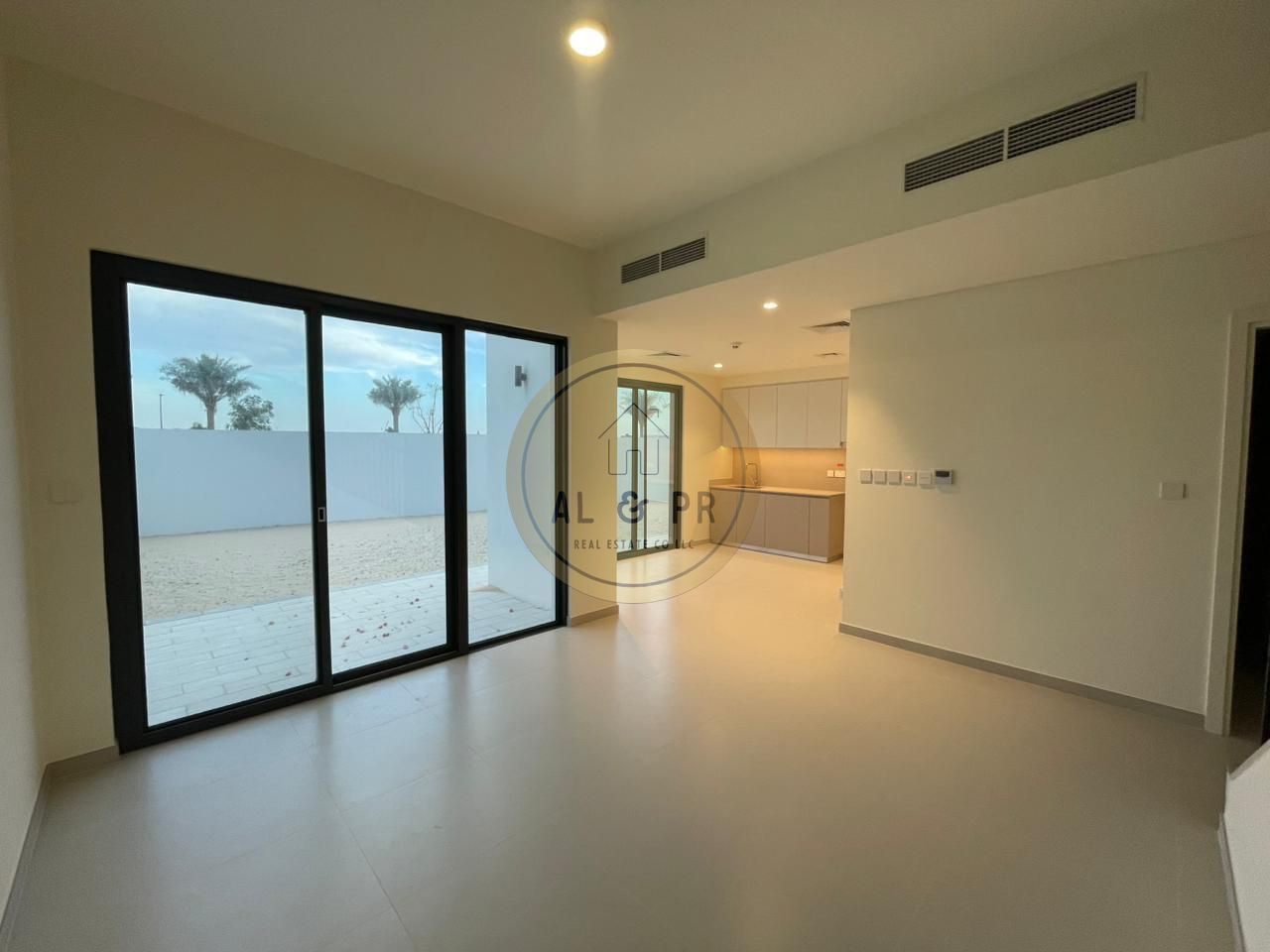 4 Beds for sale | Vacant | Near pool and park