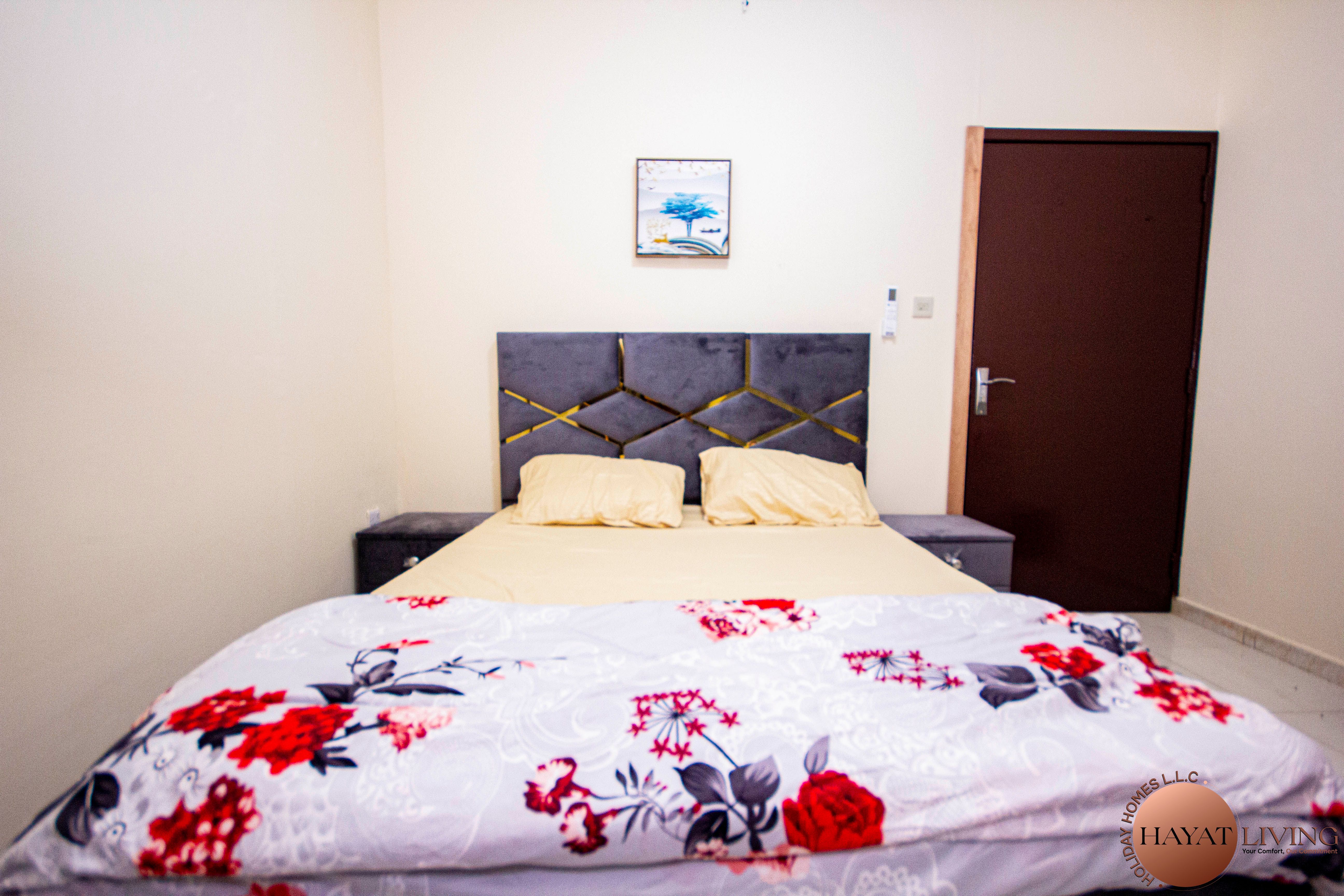 Affordable Private small Rooms for Rent in shared apartment – Prime Location in Fahidi area near Sharaf DG metro