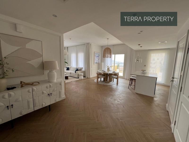 Unique Layout Fully Upgraded with Sea Views