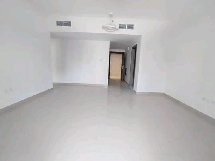 BRAND NEW BUILDING FIRST SHAFTING 1BHK 2WASHROOM WITH BALCONY WITH WALDROP COVER PARKING 24/7 SECURITY AMAZING LOCKION NEW MUWAILEH RENT ONLY 45k SH