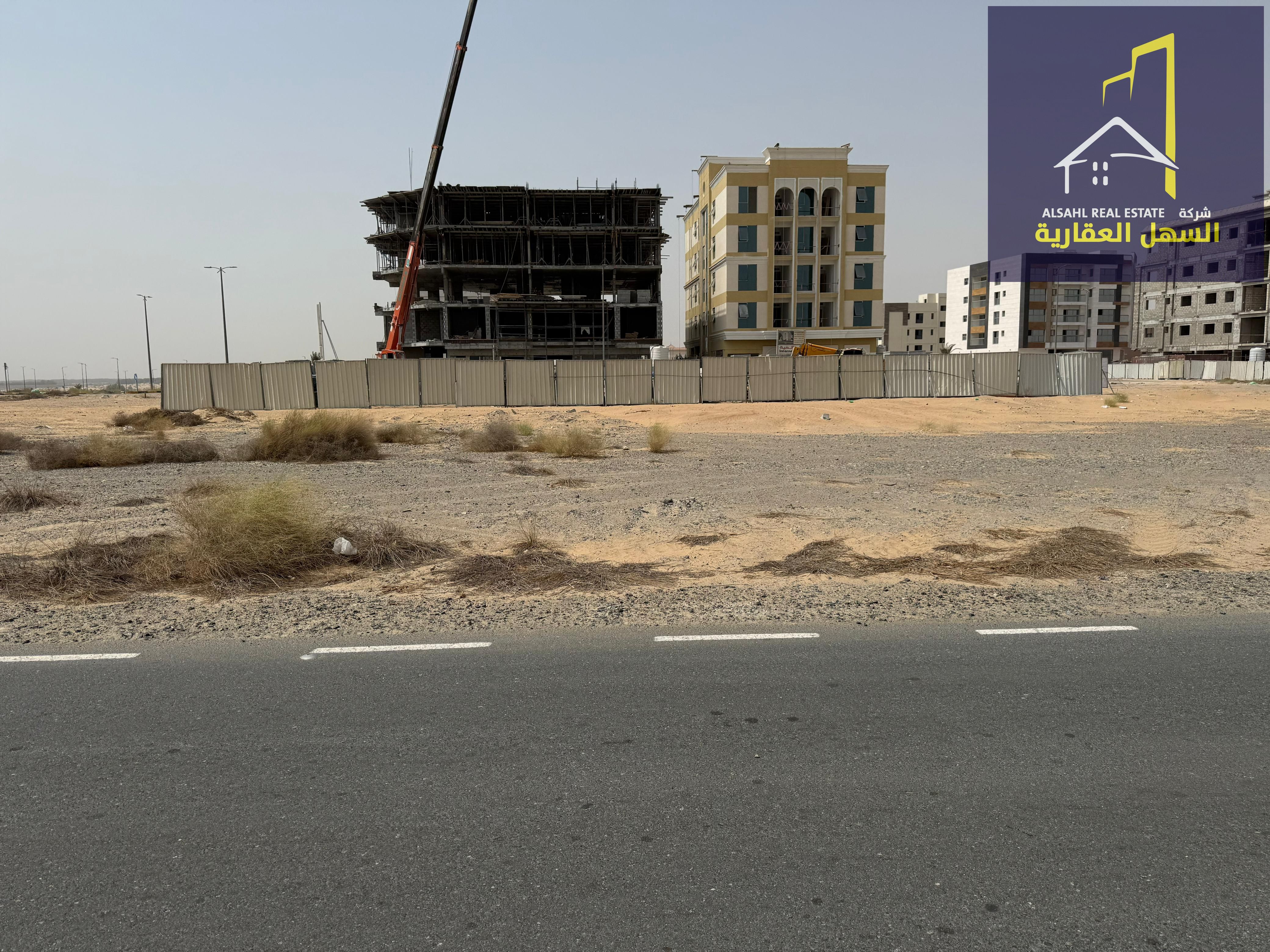 Te koop: kommersiële grond in die stad Tilaal van Sharjah.
