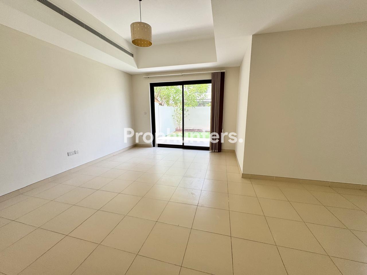 SPACIOUS | WELL MAINTAINED | CLOSE KITCHEN
