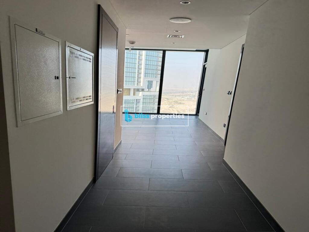 On High Floor | Vacant | Unfurnished
