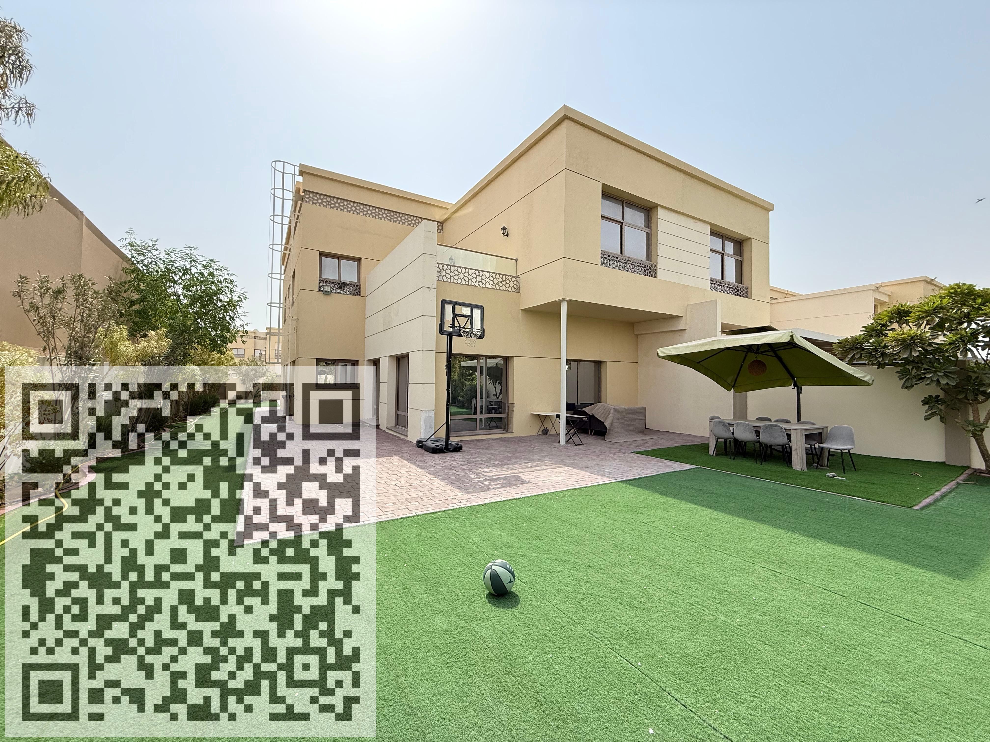 5 Bedroom's Villa At Prime Location