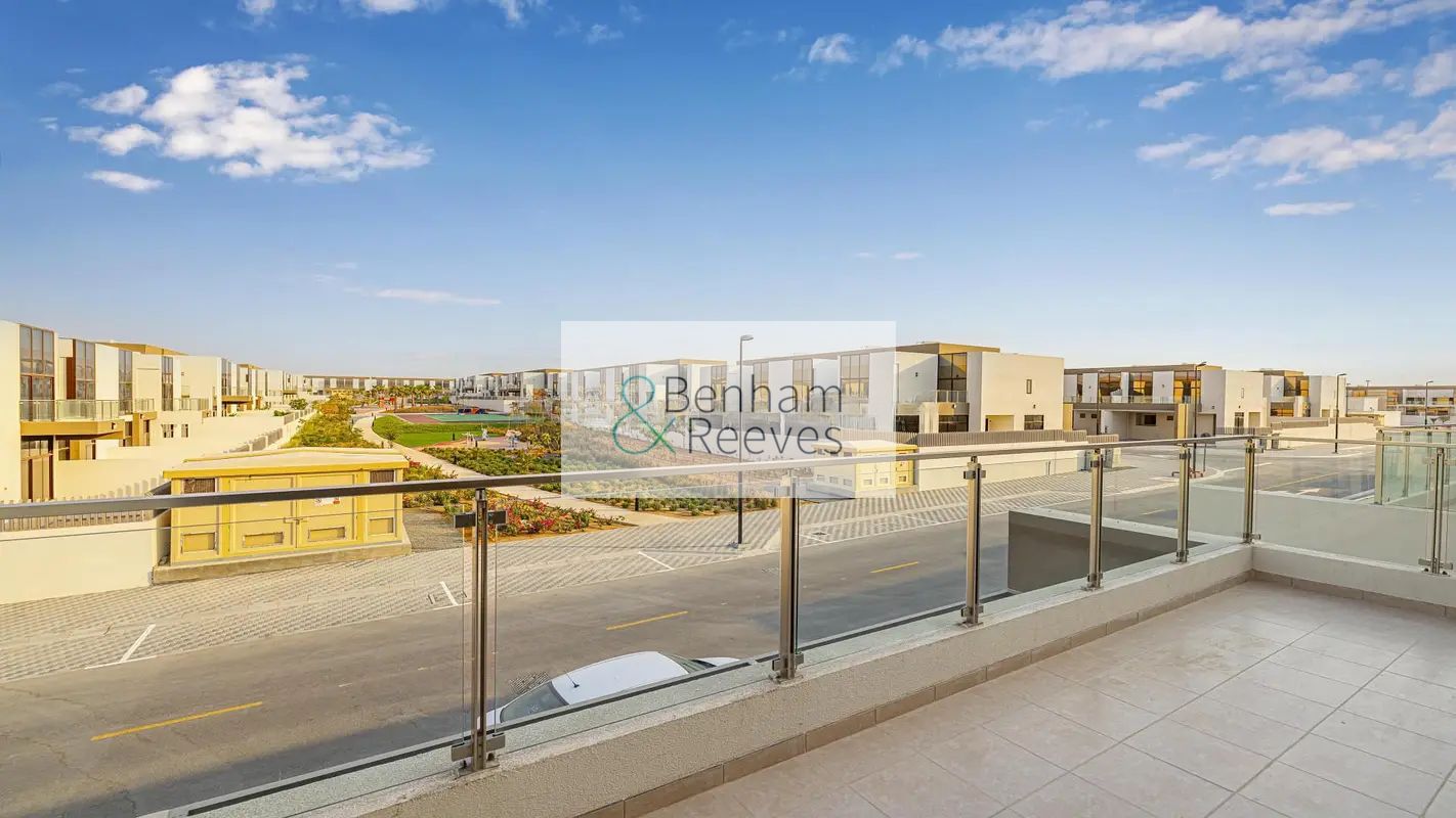 Opposite Park | Single Row | Motivated Seller