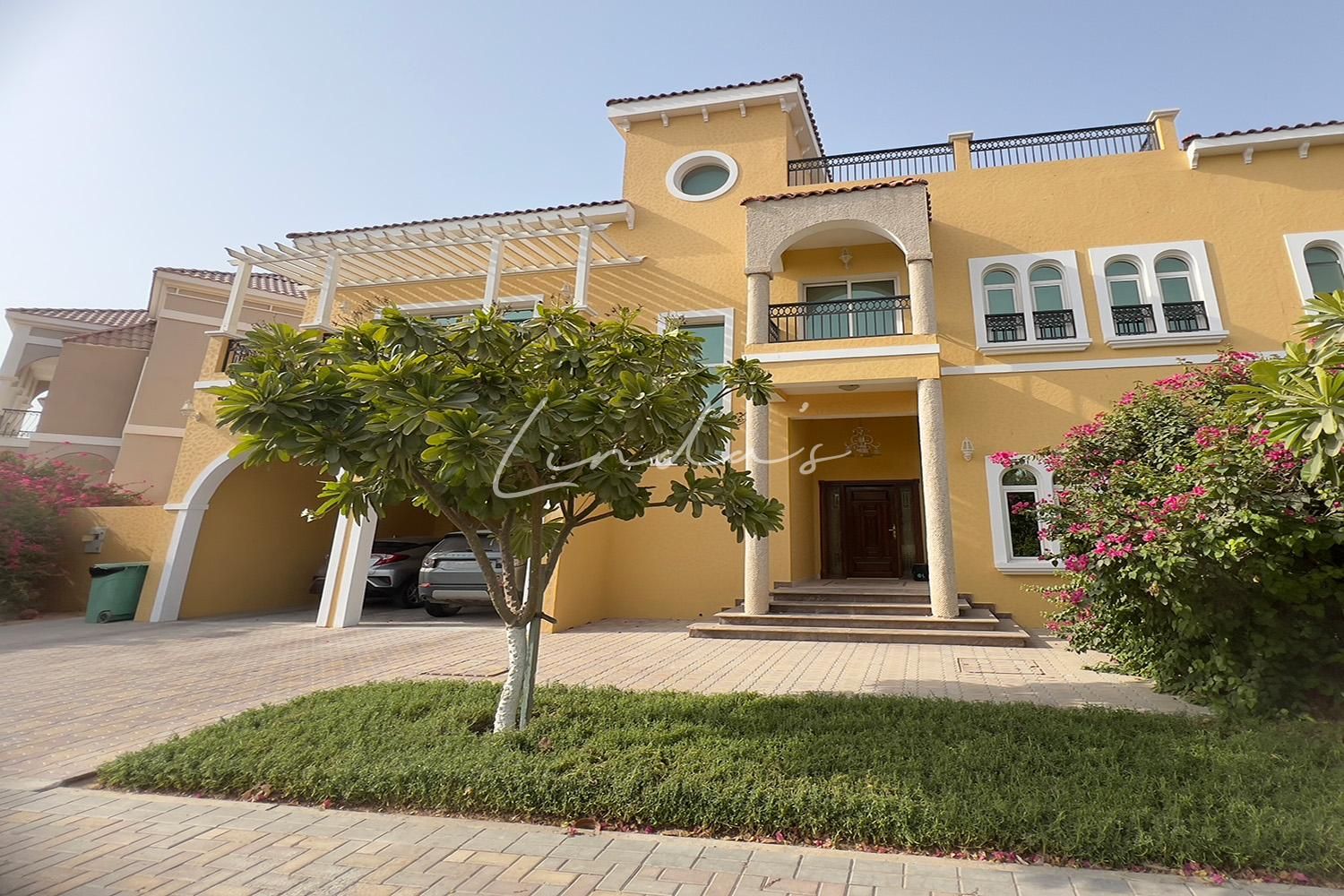 Lovely family home | Spacious | Private Pool