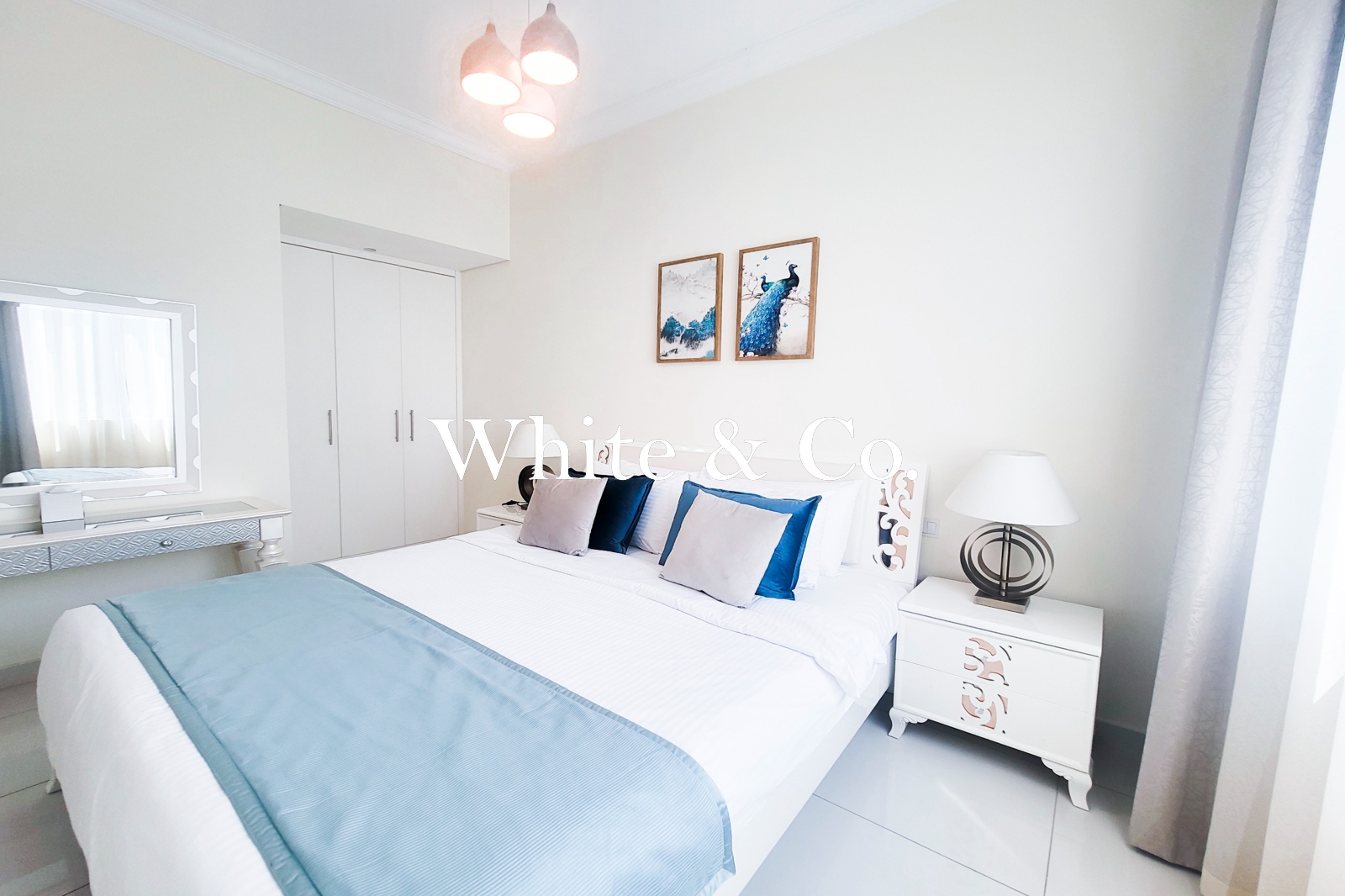Modern Unit | Vacant | Stunning Views