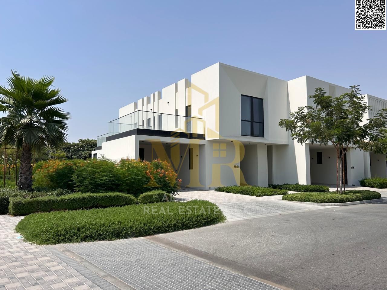 Al-Zawraa Villa, corner of two streets - 6 bedrooms (including 4 master bedrooms) with a private pool and luxurious finishing, including electricity,
