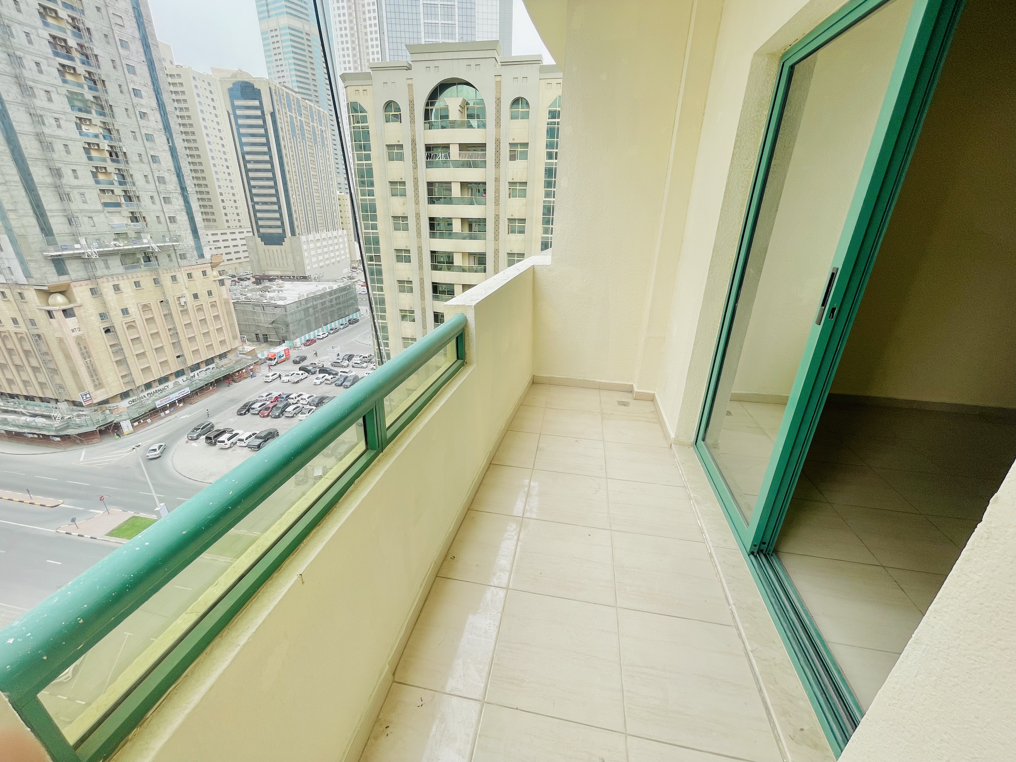 Spacious huge 2bhk with balcony open view ,gym&pool,in 47k only