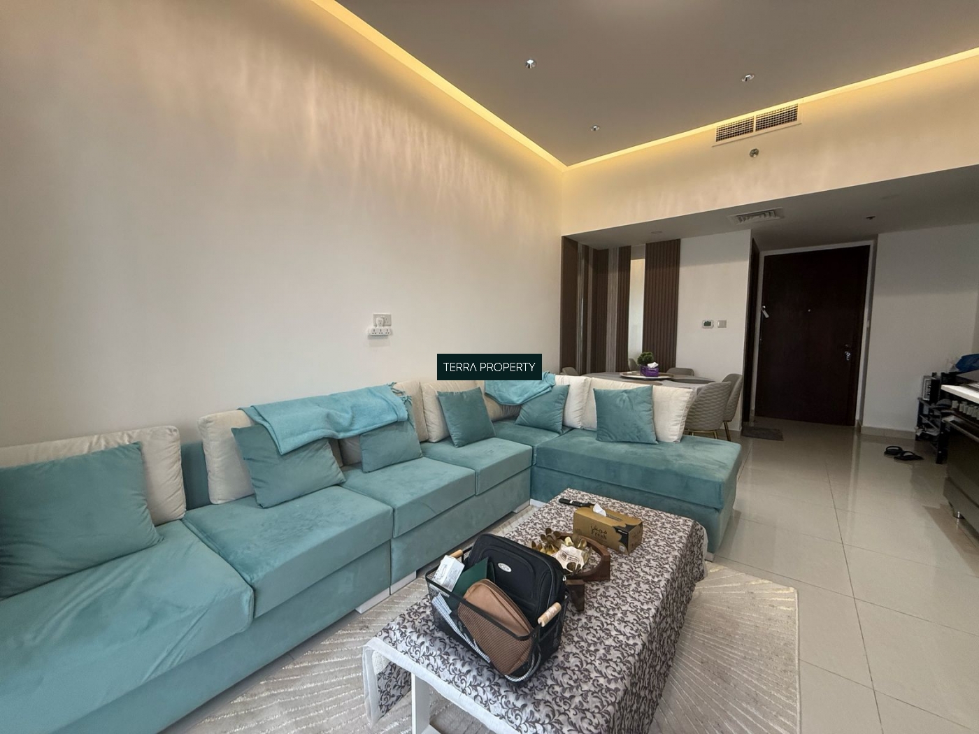 Luxury Upgraded Apartment Stunning Fully Furnished Sea View