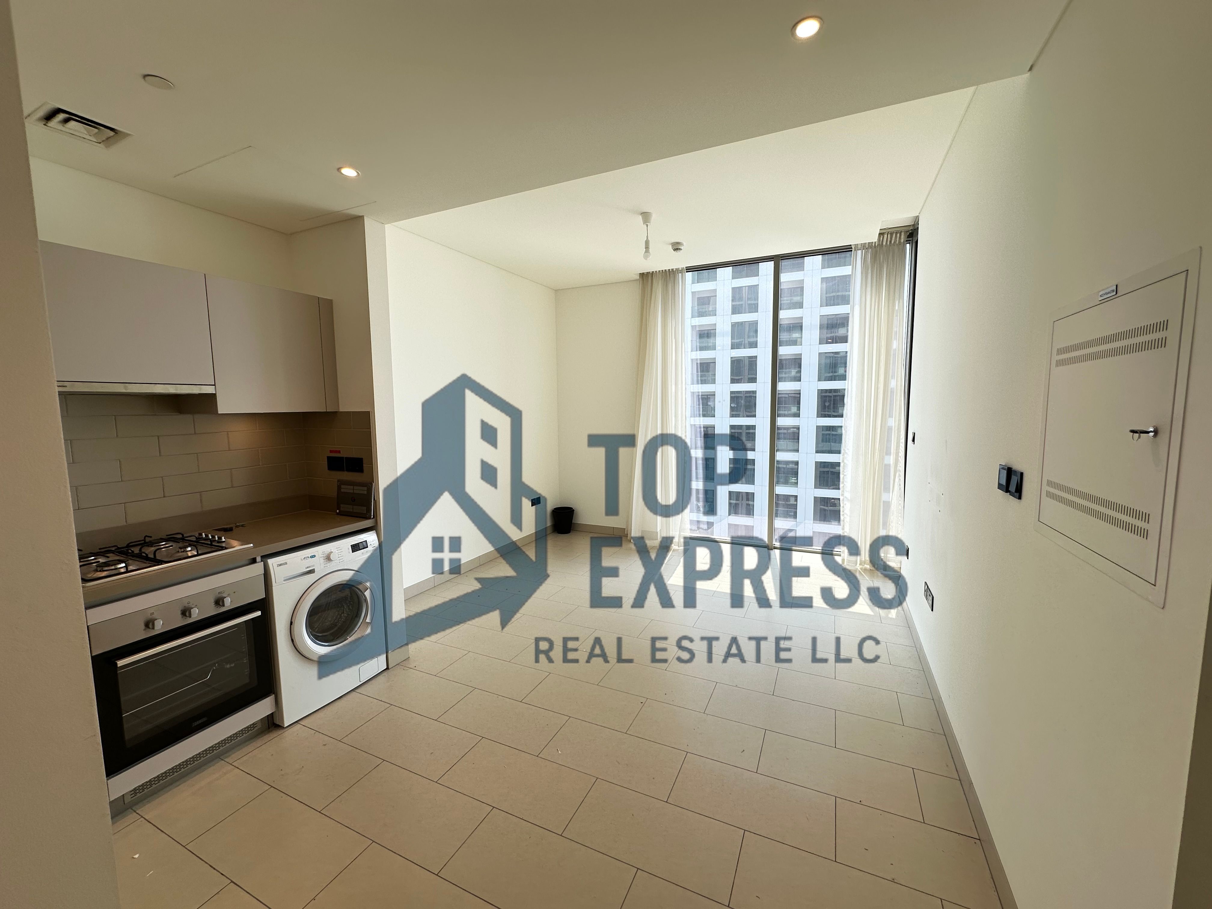 Beautiful 1 Bedroom Apartment | Downtown View | Pool View