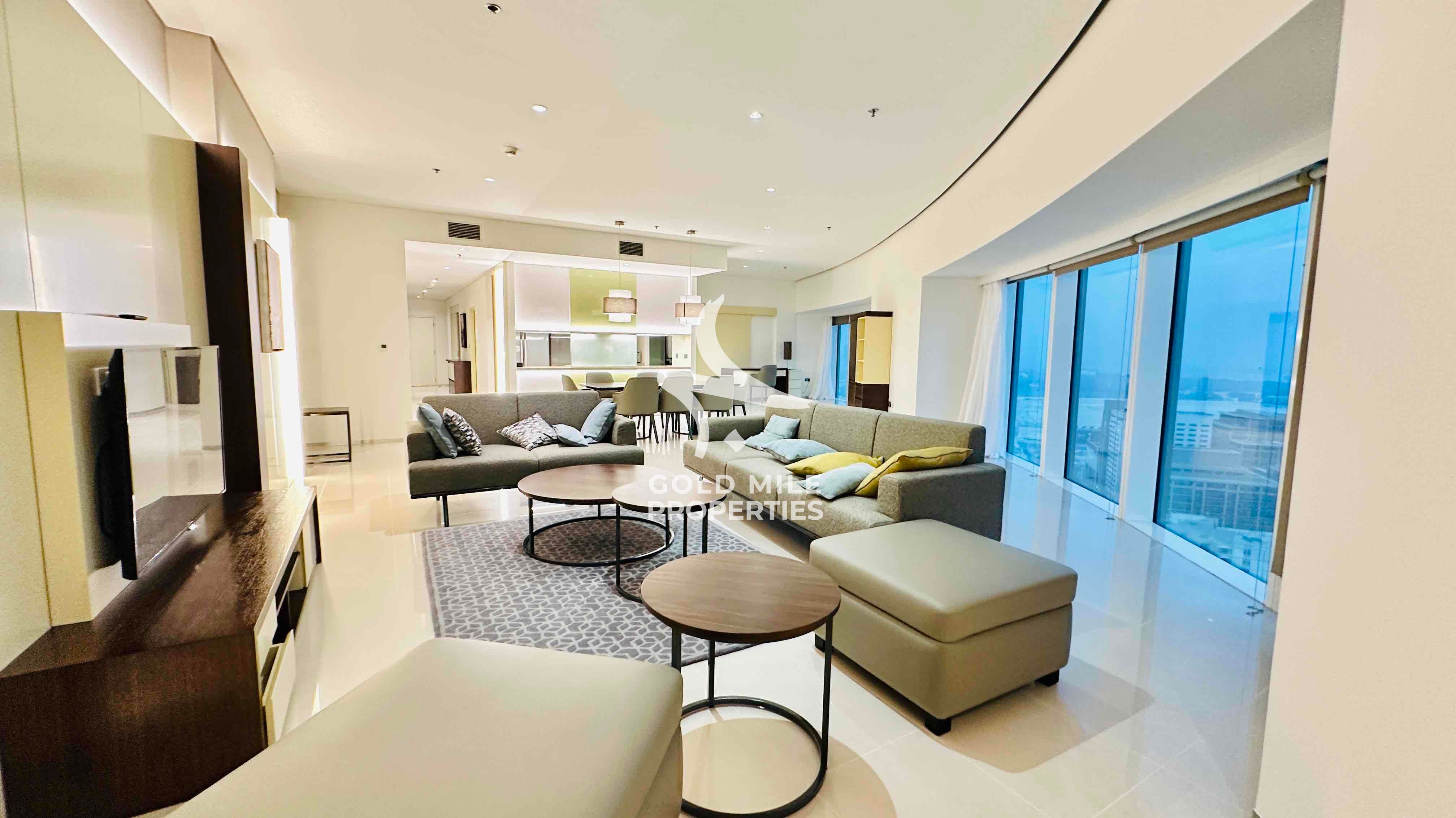 FURNISHED ULTRA LUXURIOUS 2-BED APARTMENT WITH SHEIKH ZAYED ROAD VIEW