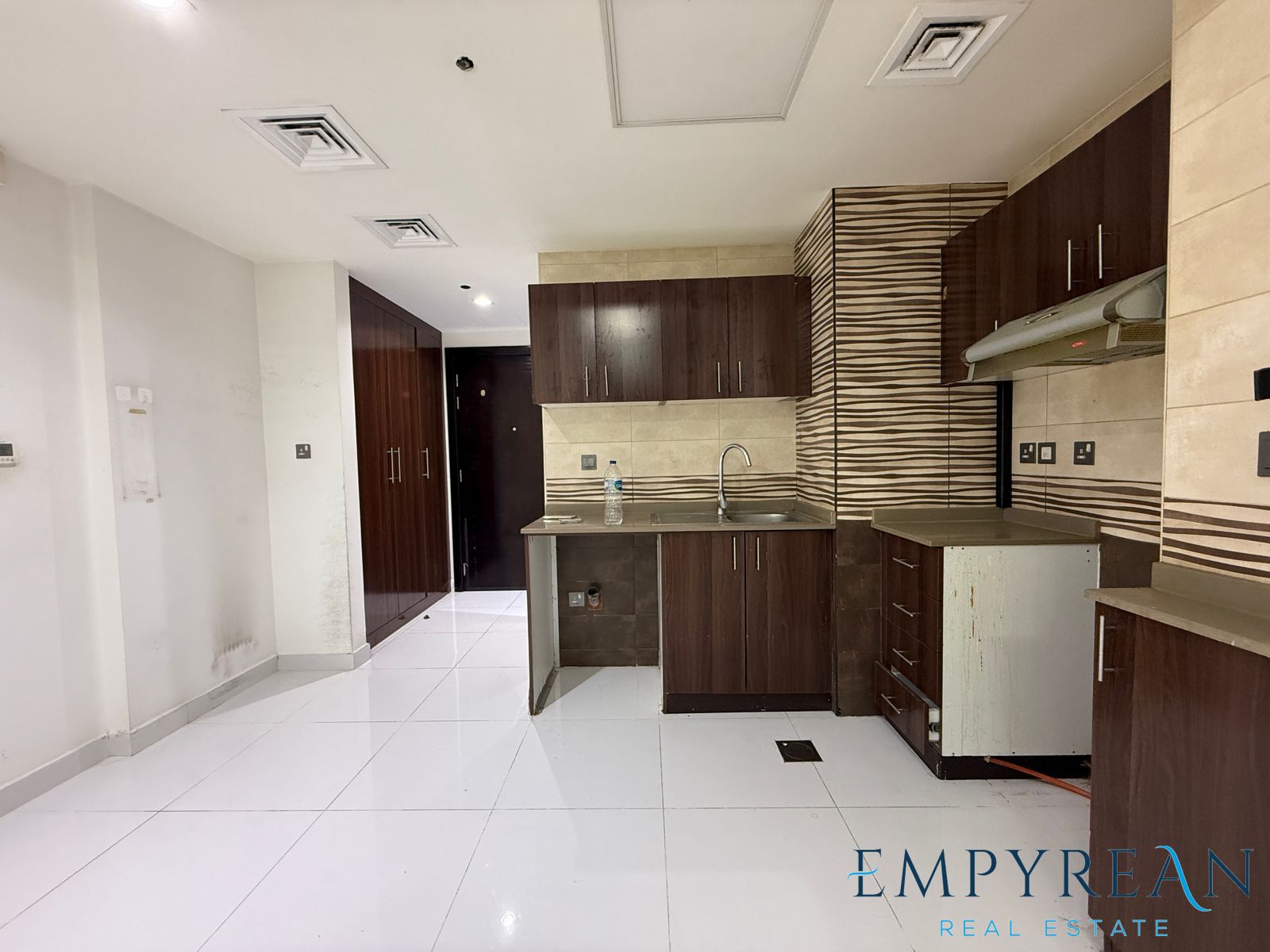 "Efficient Elegance: Your Perfect Studio Space"