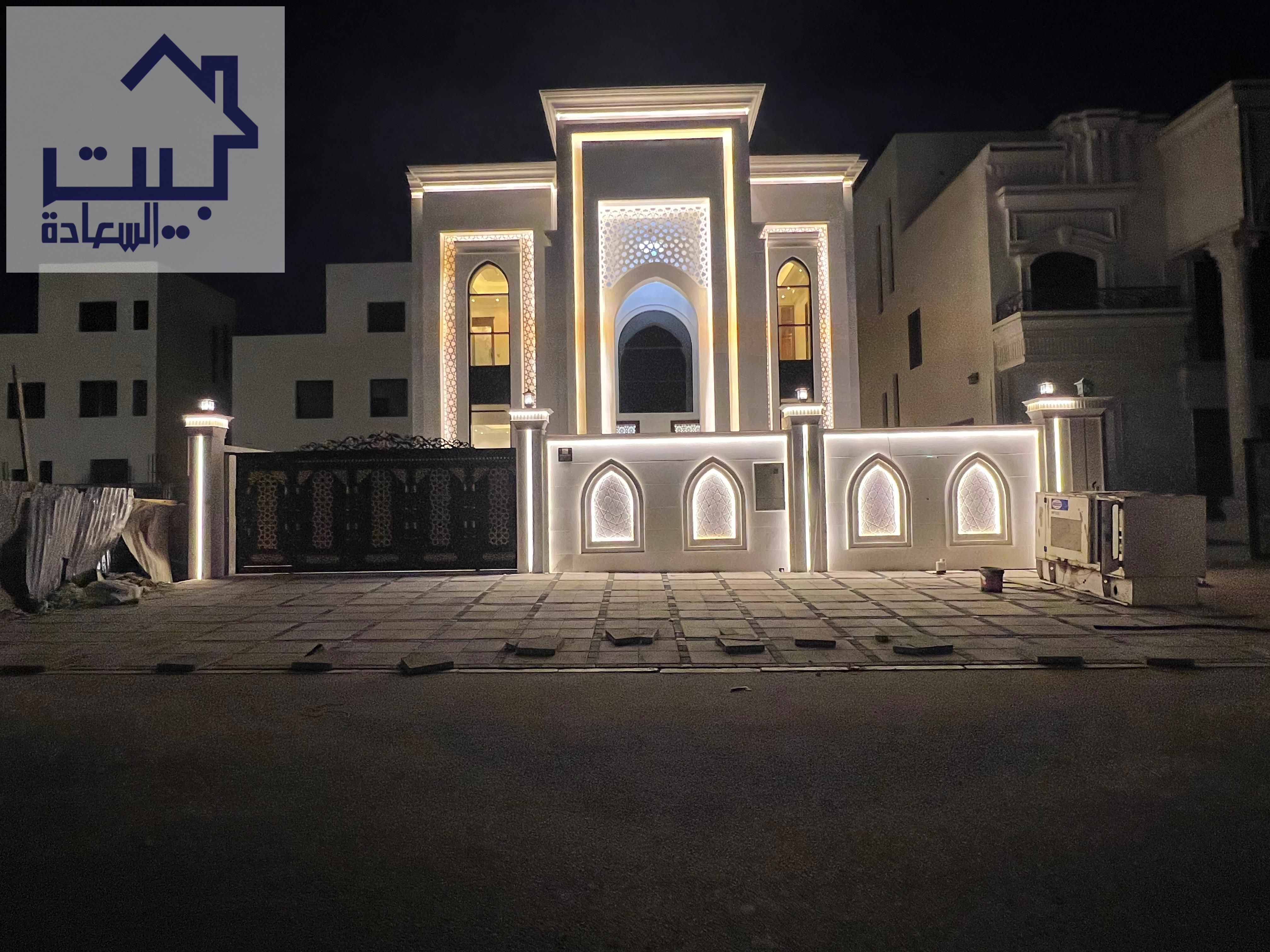 For sale at an attractive price, a 5-bedroom villa, including registration fees, in the Al Helio 2 area of Ajman. Freehold for all nationalities. Bank