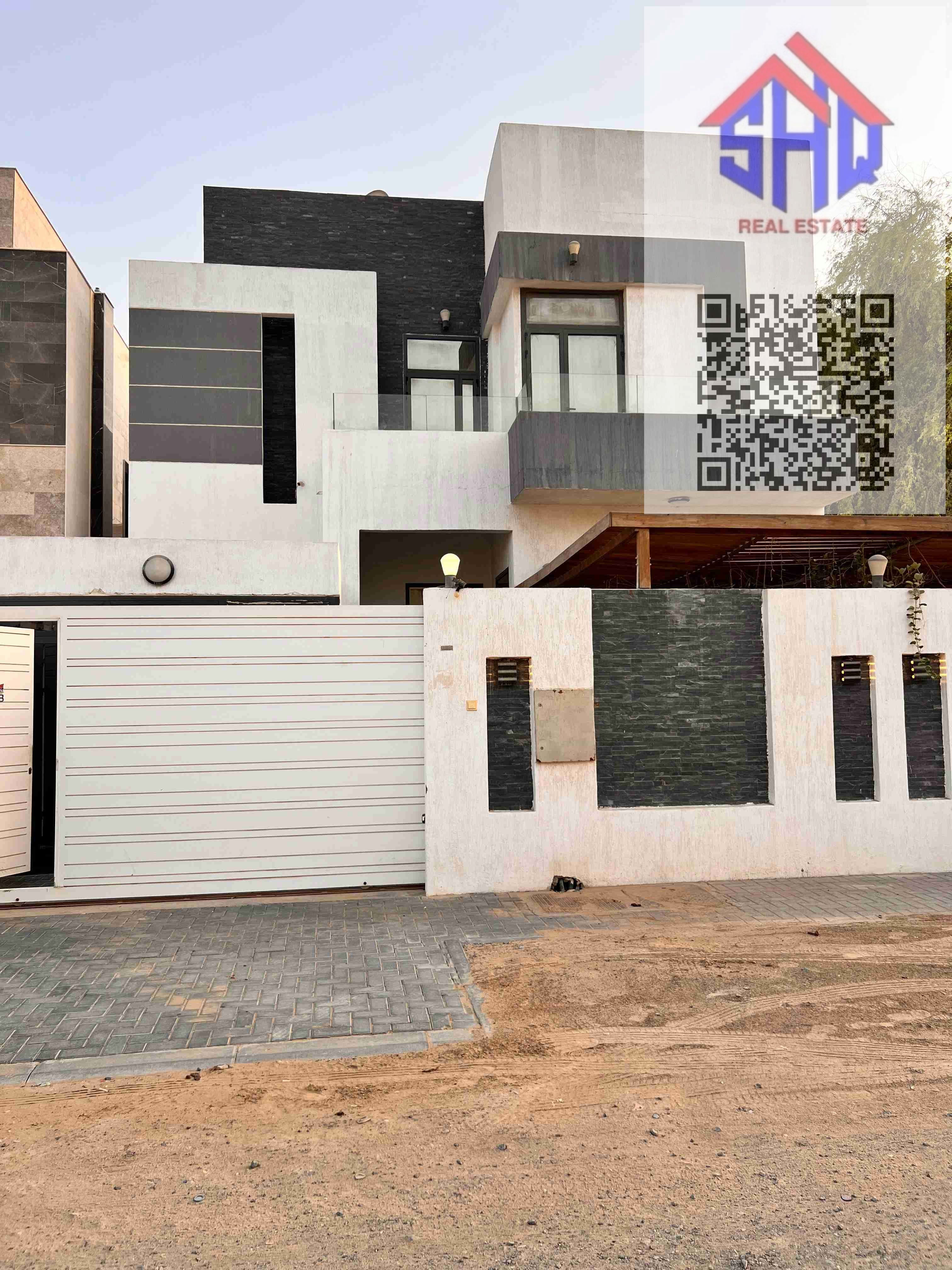 For sale, a villa, including water, electricity, and air conditioning, fully furnished, with five rooms, a living room, a maid's room, a garden, and a sitting room outside.