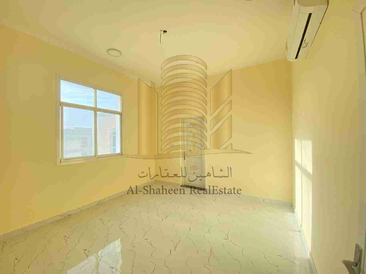 Villa for rent in Ajman Al Yasmeen - Behind the park Asphalt street - Close to services Very prime location Consists of: 5 bedrooms + Majlis with sinks and bathroom + Hall + Kitchen + Maid's room Parking area for two cars With air conditioning Required pr