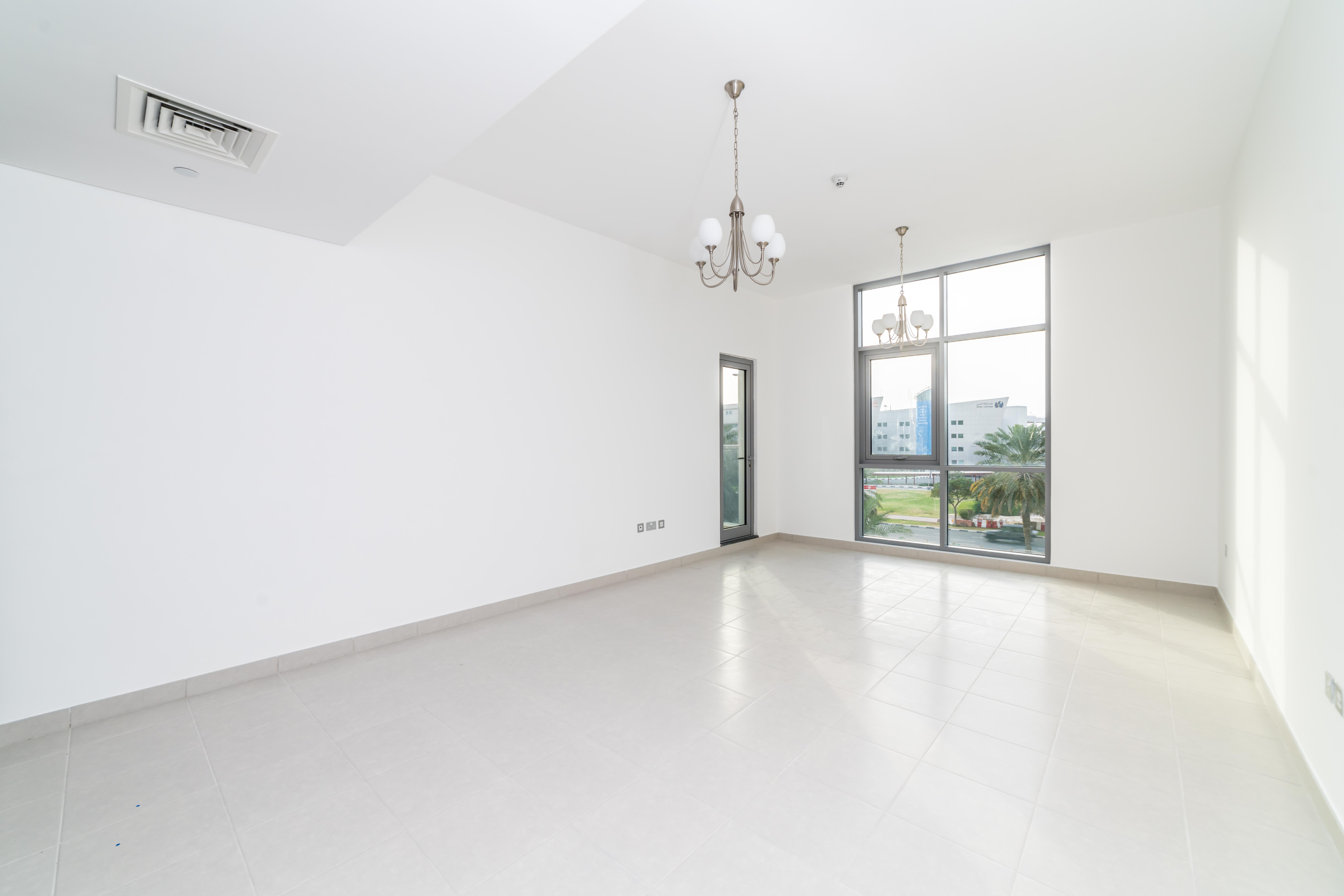 SPACIOUS LAYOUT WITH 0% COMMISSION