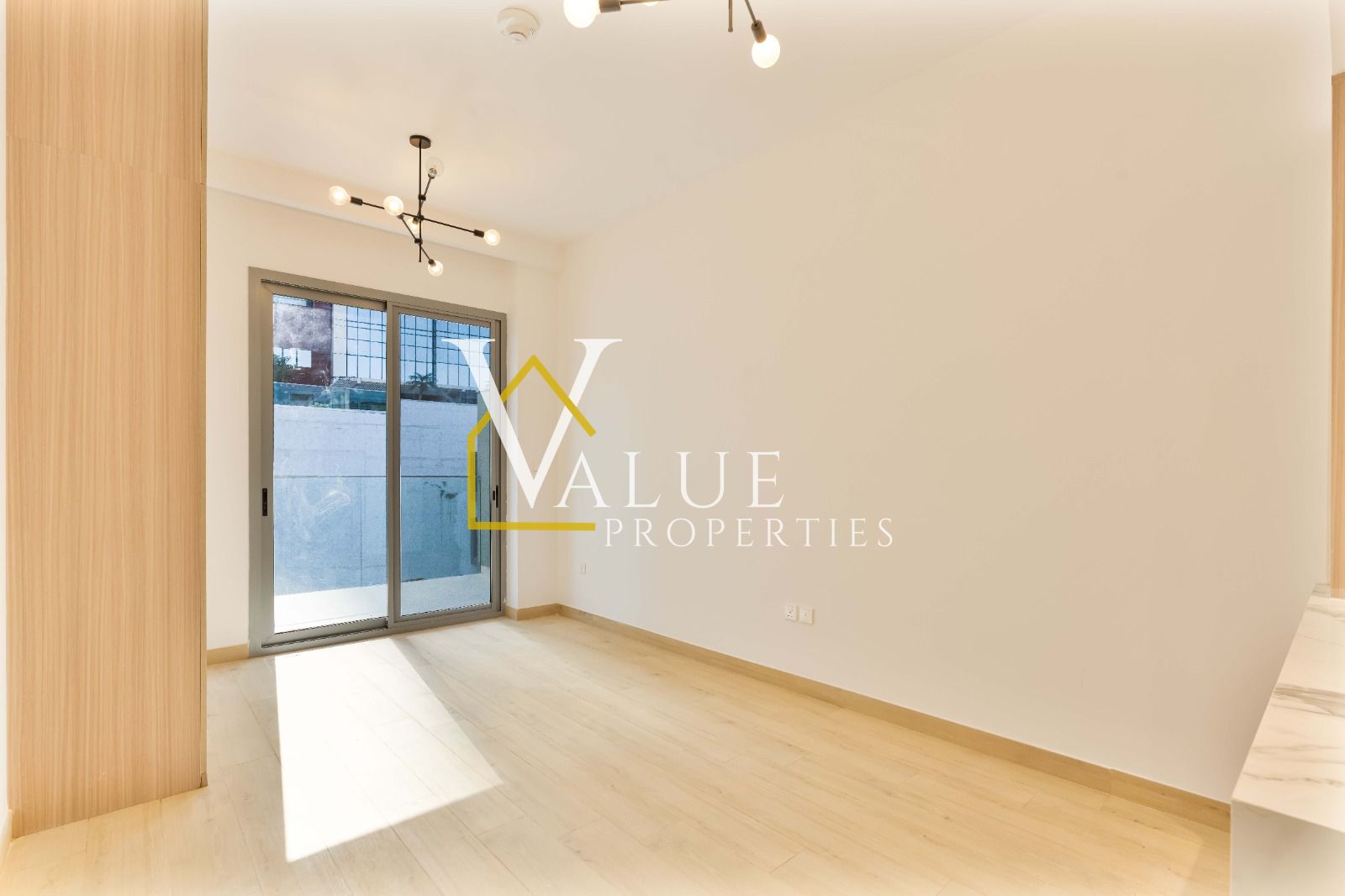 Vacant Studio | Equipped Kitchen | Multiple Cheques