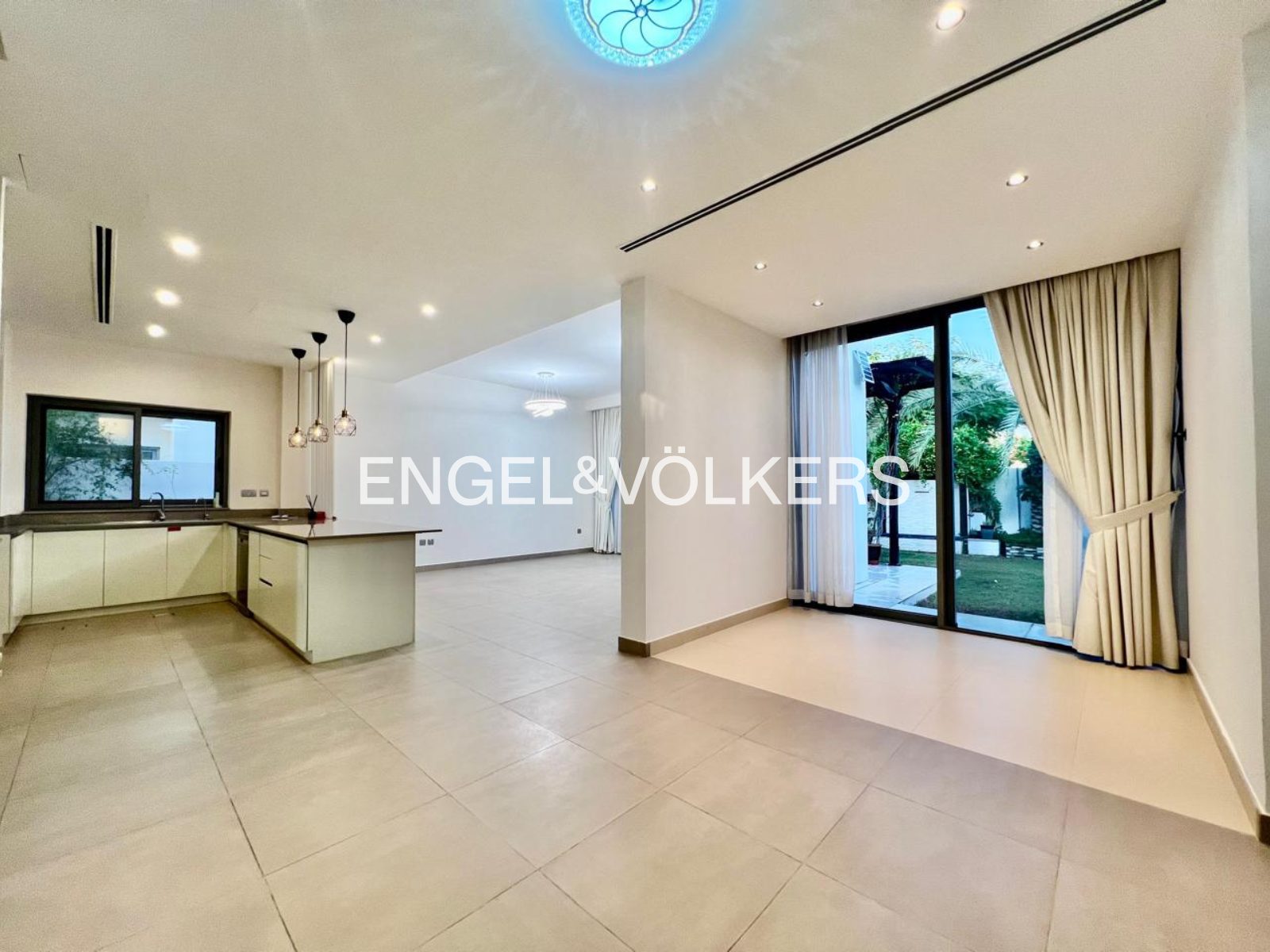 Well Maintained | Large Garden | Luxury Villa