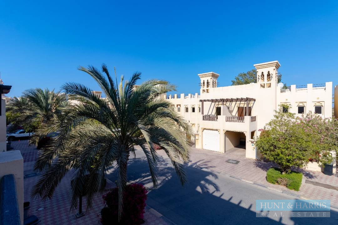 Spacious 4 Bedroom Townhouse For Sale in Al Hamra Village