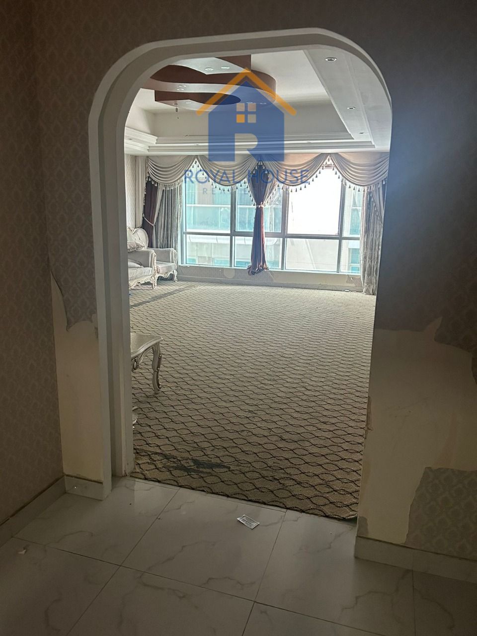 For sale, two rooms and a hall, a distinctive tower