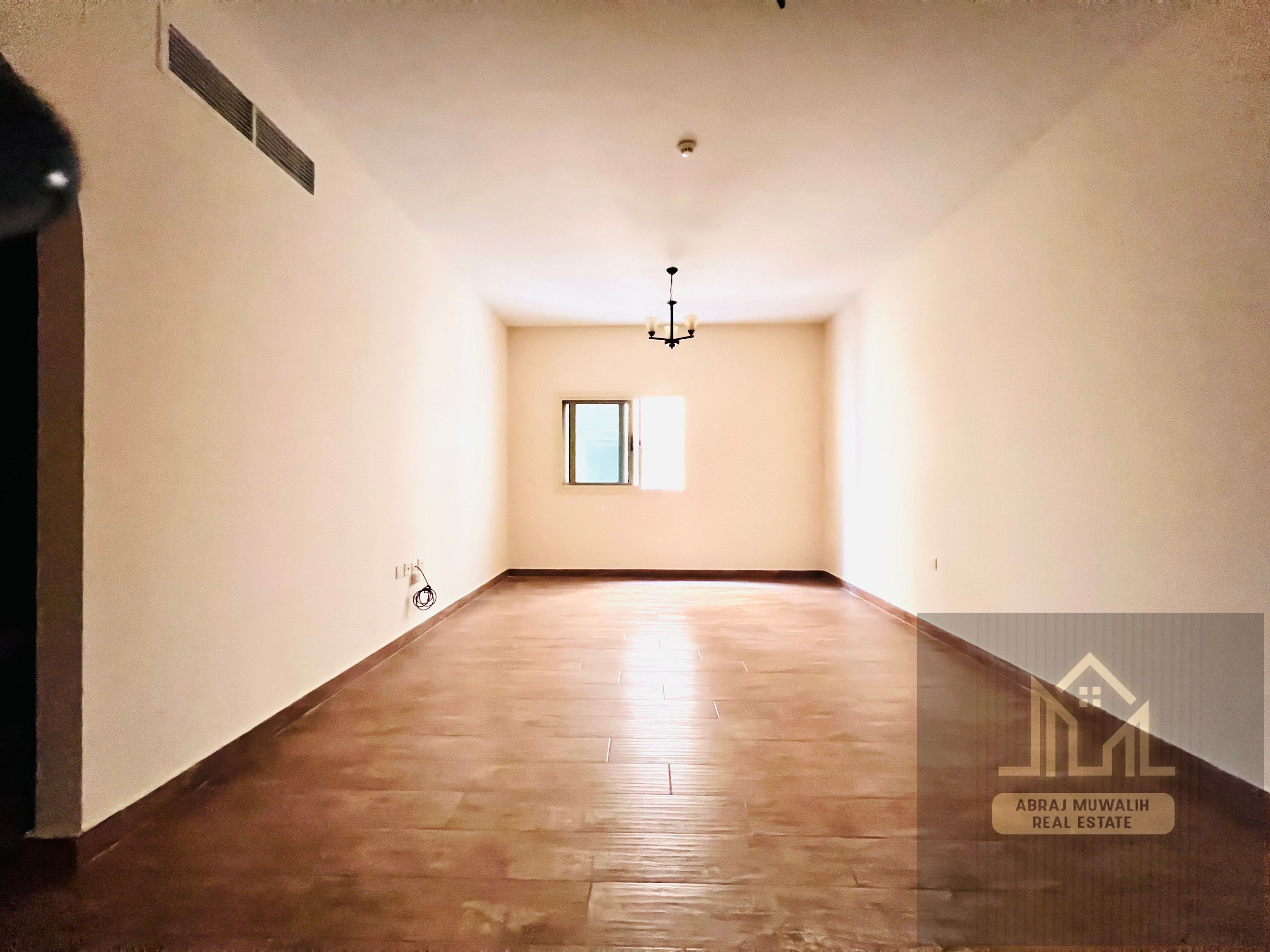 NO DEPOSIT READY TO MOVE // WITH 3 WASHROOM // COVRED PARKING