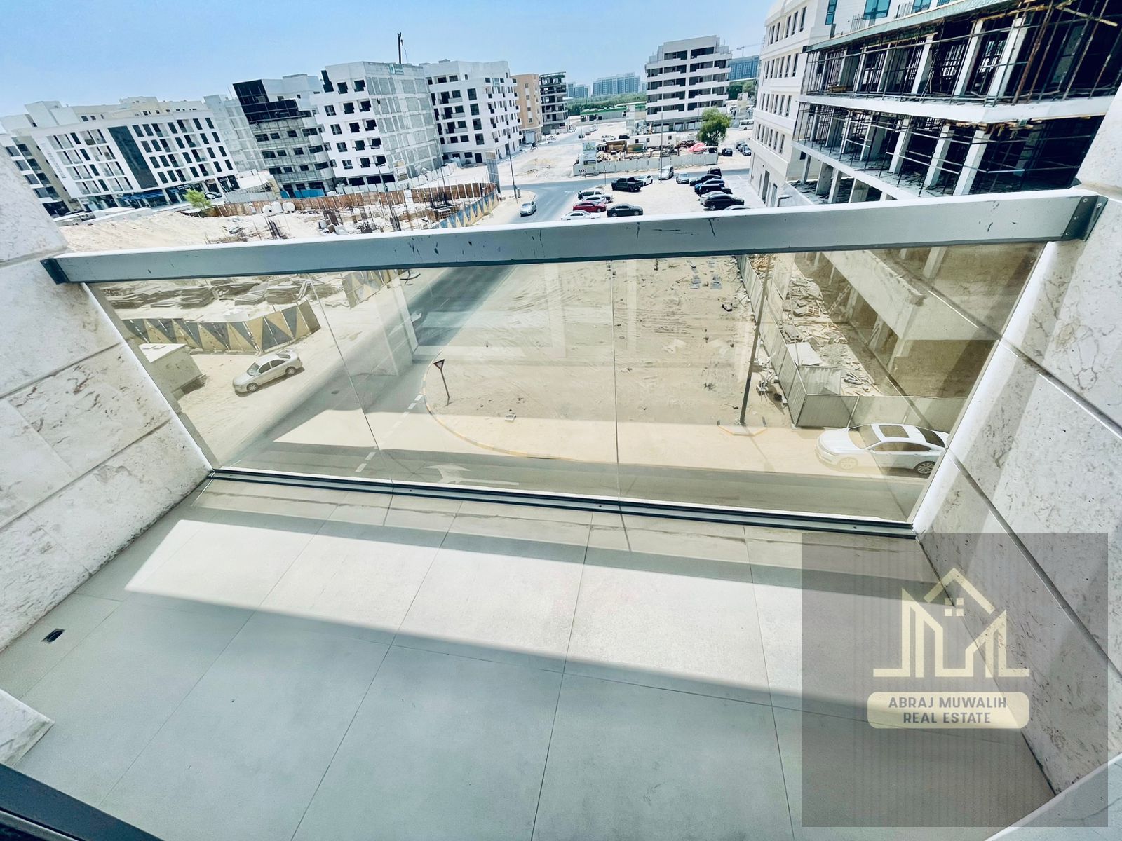 LOOK LIKE A BRAND NEW APPARTMENT // ATT THE PRIME LOCATION // FAMILY BUILDING // FREE PARKING