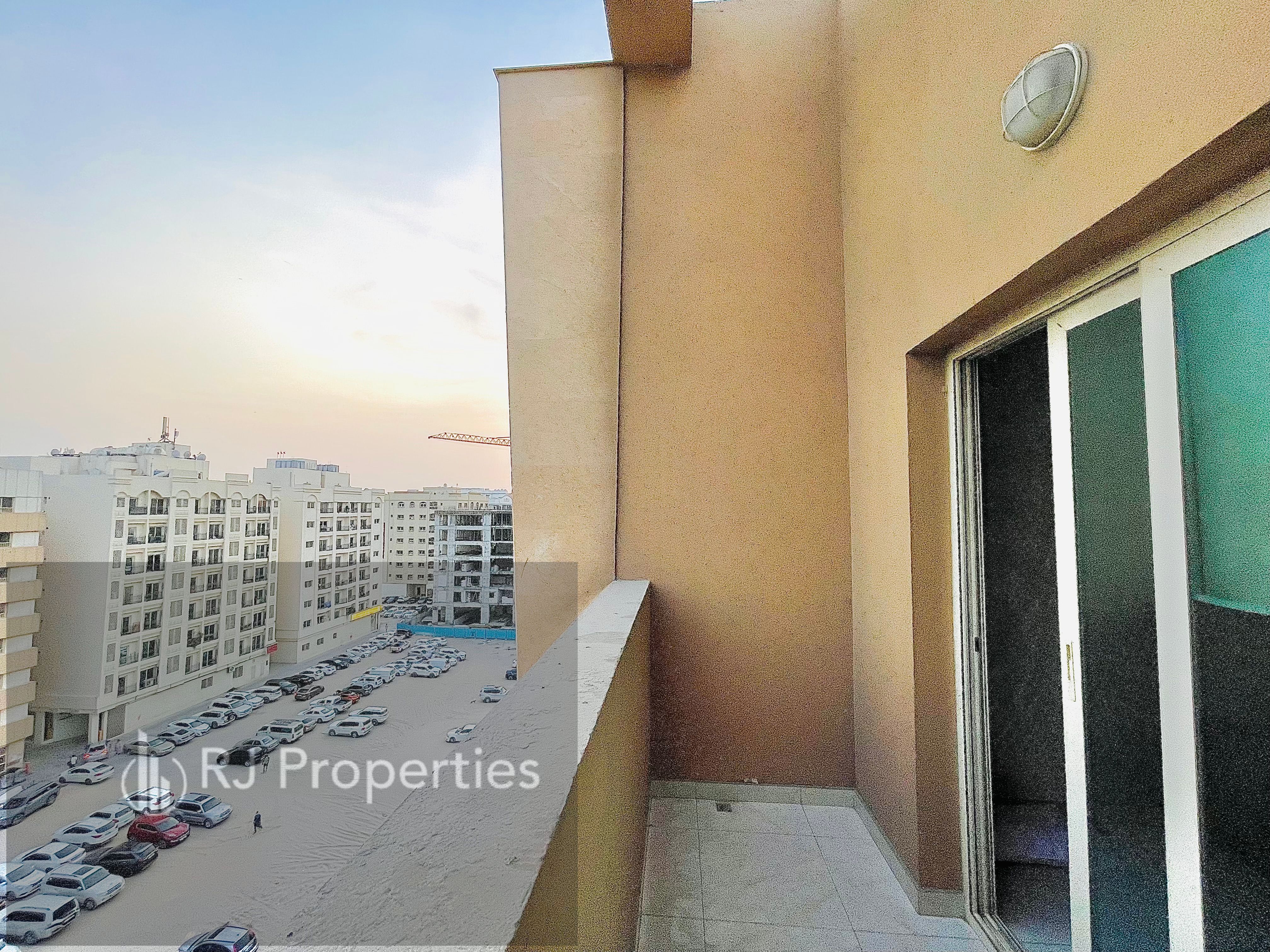 Brand new family building - 2 bhk apartment- Free coverd parking - balcony - spacious - bright - close to school area - easy access for Dubai