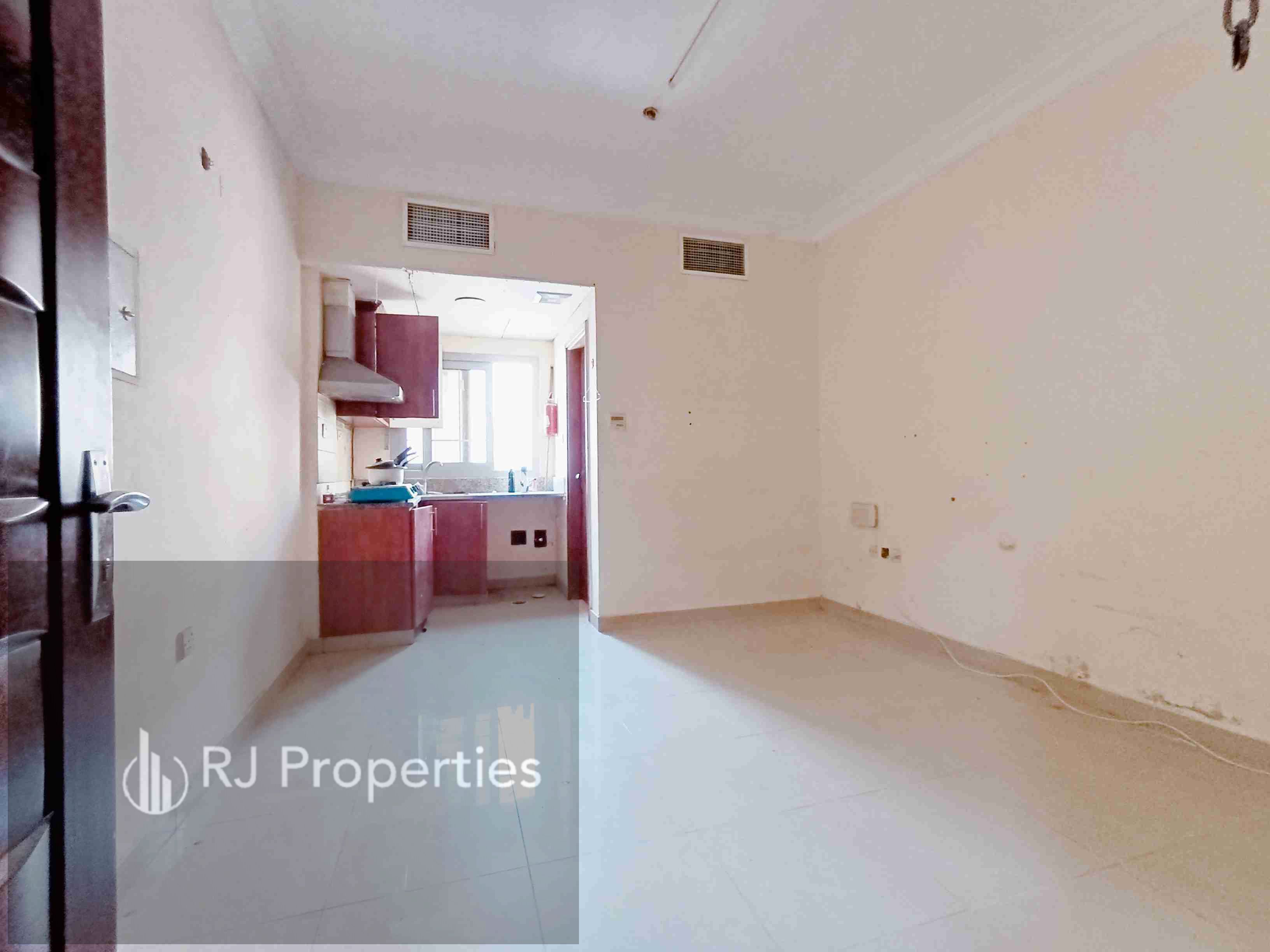 Studio apartment prime location Huge space For Family