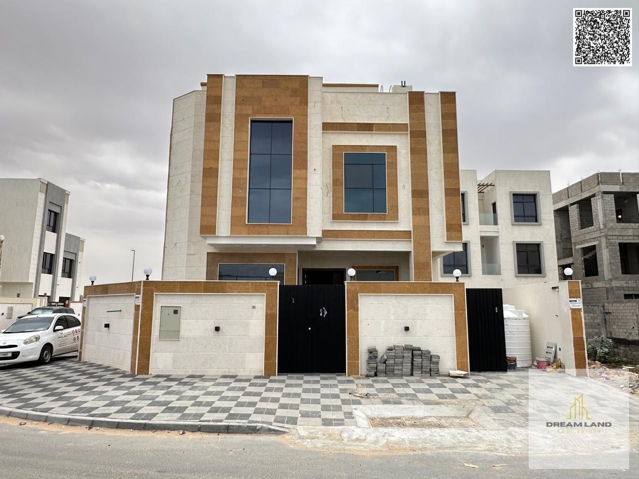Two floors and a stone-faced roof with the possibility of easy bank financing