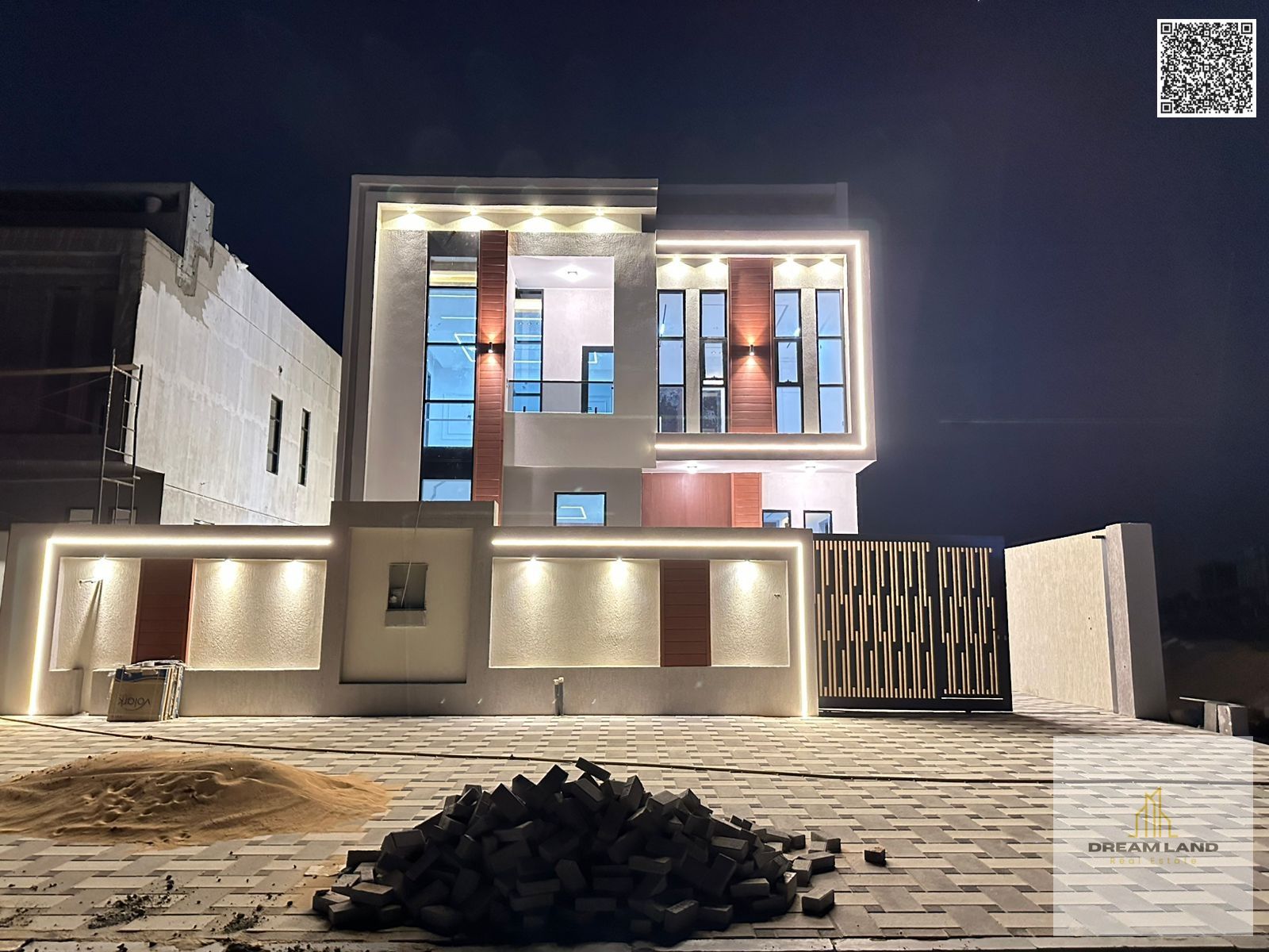 A villa with a price including registration and ownership fees on the main street, ready for occupancy in the most upscale areas of Ajman, freehold fo