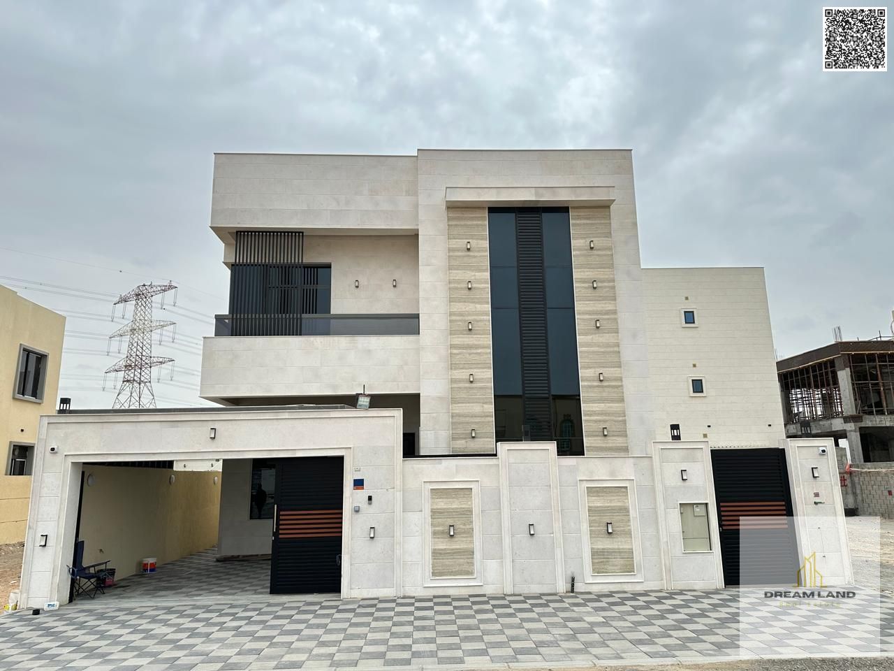 For sale luxury villa consisting of 5 master bedrooms with built-in wardrobes including air conditioning