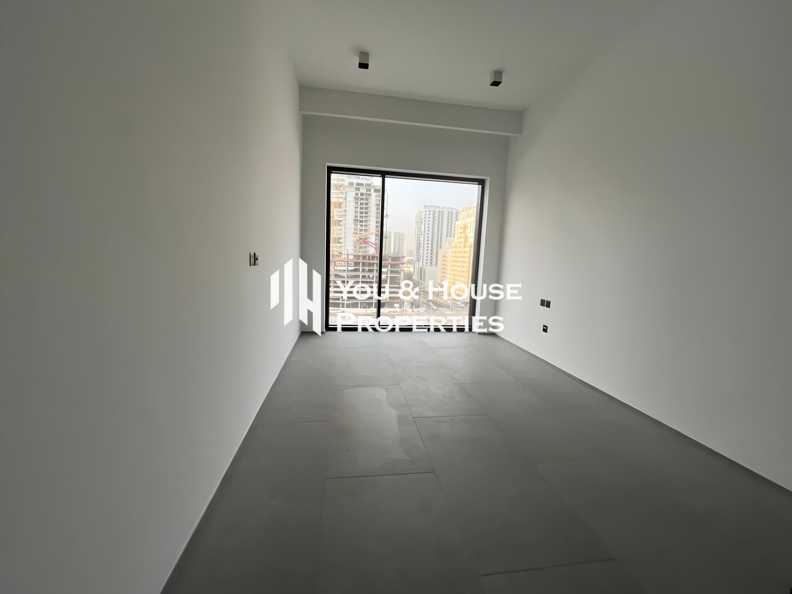 Spacious & Bright 1BR I Modern Layout I With Fitted Kitchen